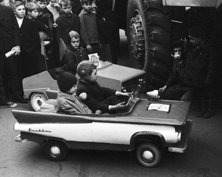 МОСКОВСКИЙ ПРАЗДНИК АВТОМОБИЛИСТОВ В 1966 ГОДУ - СССР, 60-е, Автовыставка, Старое фото, Длиннопост, Черно-белое фото