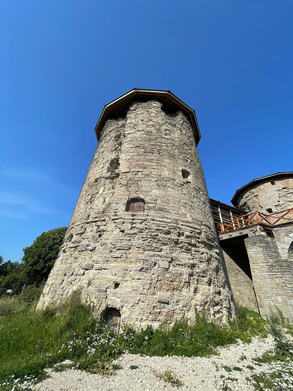 Fortress in Koporye - My, Story, История России, Koporye, Fortress, Leningrad region, Excursion, Mobile photography, sights, Museum, Monument, Architecture, Summer, Video, Vertical video, Longpost