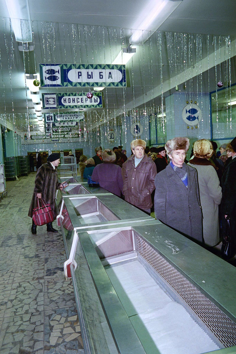 How did we survive? Shelves of Soviet stores before the collapse of the USSR (30 PHOTOS; Part 1) - My, the USSR, Score, Products, Moscow, 1990, Boris Yeltsin, Poverty, A crisis, The photo, Retro, Story, Longpost