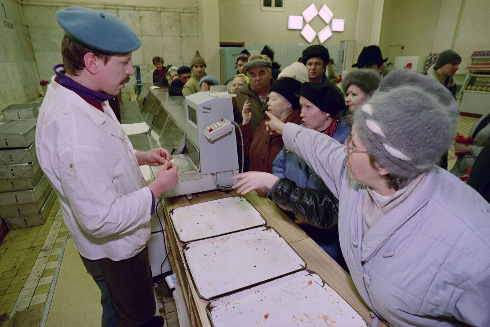 How did we survive? Shelves of Soviet stores before the collapse of the USSR (30 PHOTOS; Part 1) - My, the USSR, Score, Products, Moscow, 1990, Boris Yeltsin, Poverty, A crisis, The photo, Retro, Story, Longpost