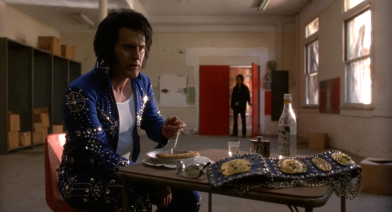 Bubba Ho-Tep (2002). #21 Cult or Great Movie That Unfairly Failed at the Box Office - My, Movies, I advise you to look, What to see, Actors and actresses, Horror, Comedy, Mystic, Bruce Campbell, Screenshot, Nostalgia, Trash, Elvis Presley, City's legends, Zombie, Mummy, Scarab, Pension, The photo, Don Coscarelli, Phantasm, Longpost
