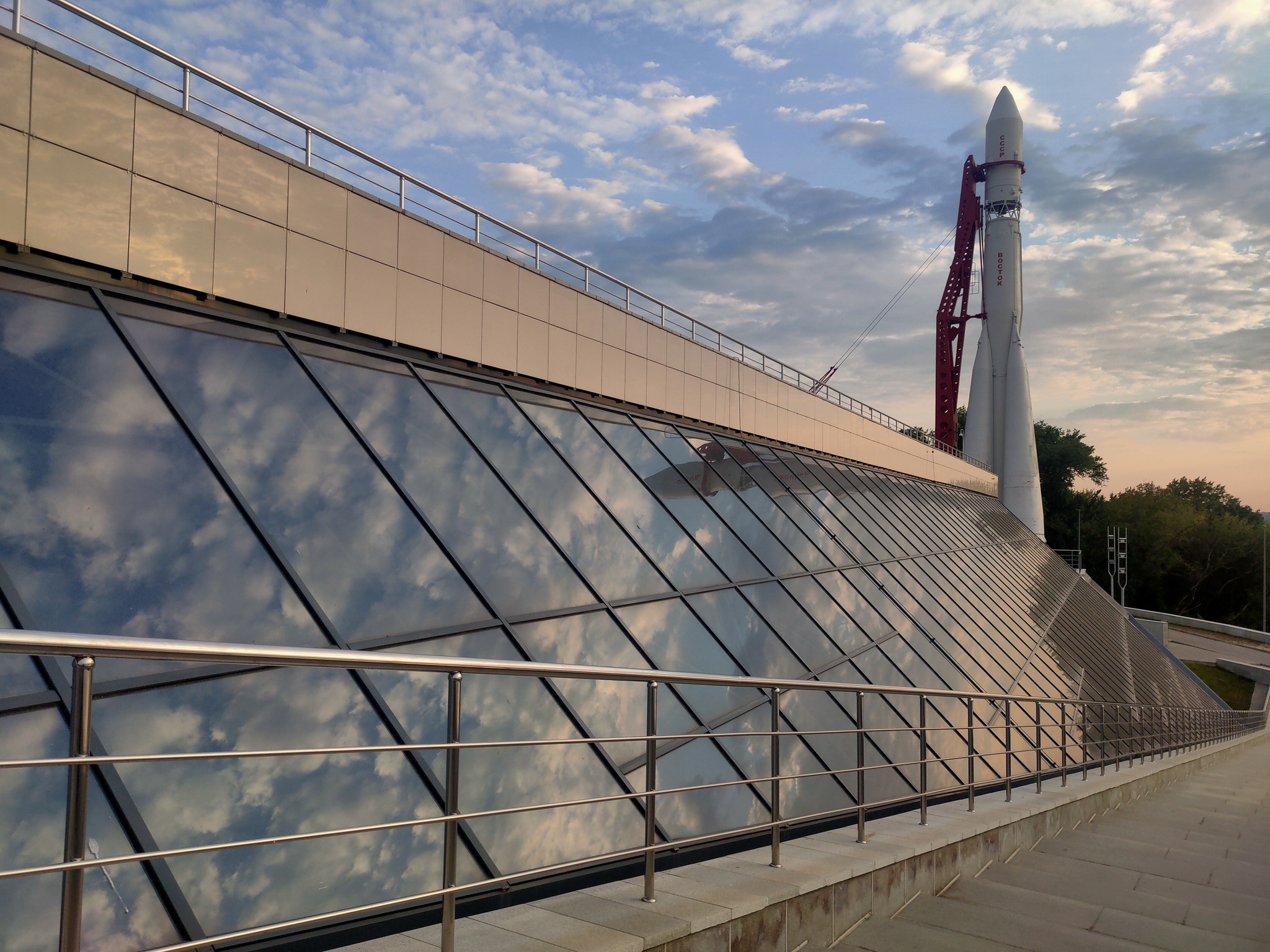 Kaluga. Embankment of the reservoir - My, Museum, The photo, Mobile photography, Kaluga, sights, Sunset, Longpost