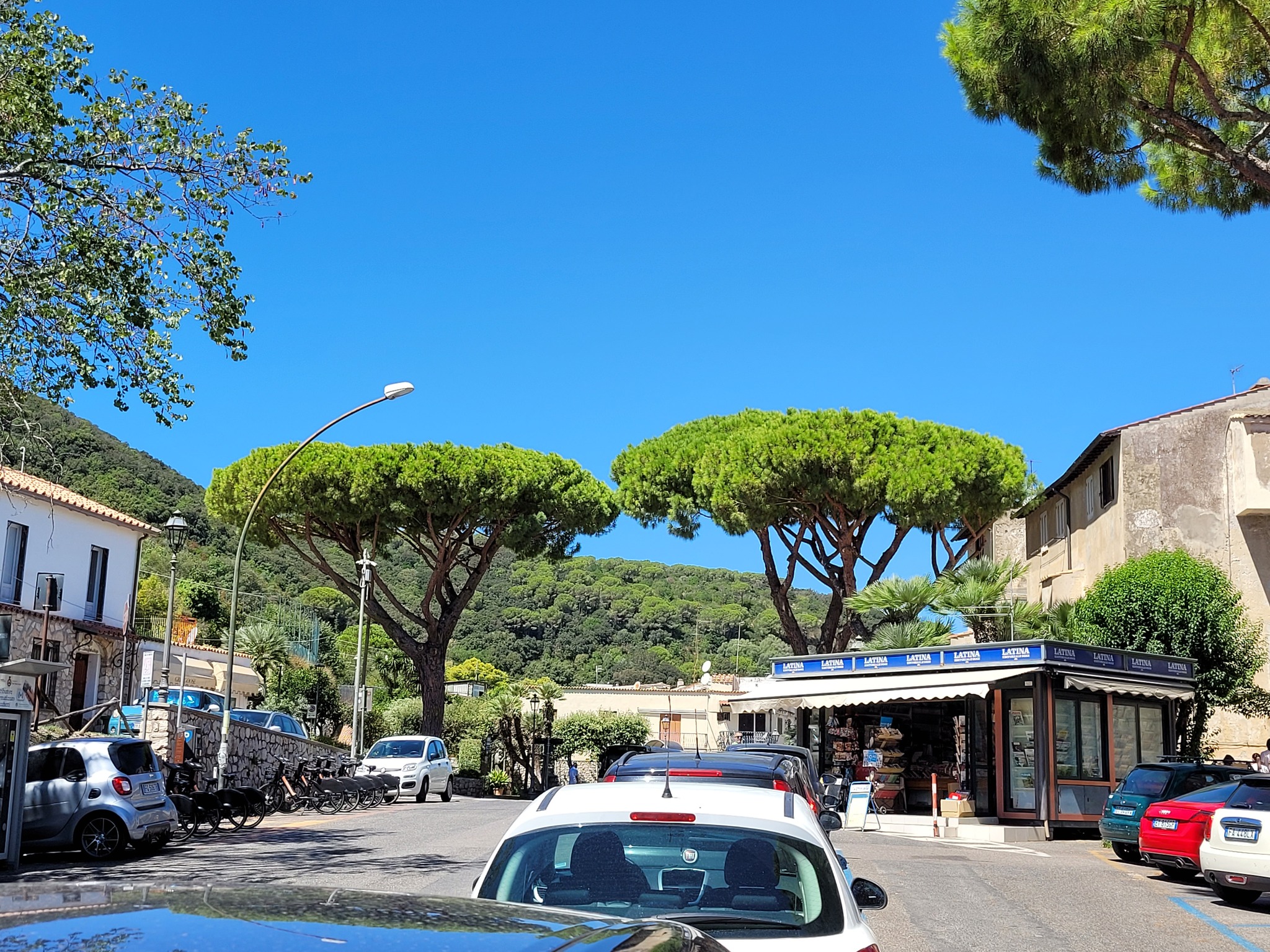 Sunny Italy in your feed - My, Italy, Summer, Sea, Palm trees, Vacation, The rocks, Seafood, Italian food, Roman holiday, Longpost, Sunset, The mountains, Pizza, Winery