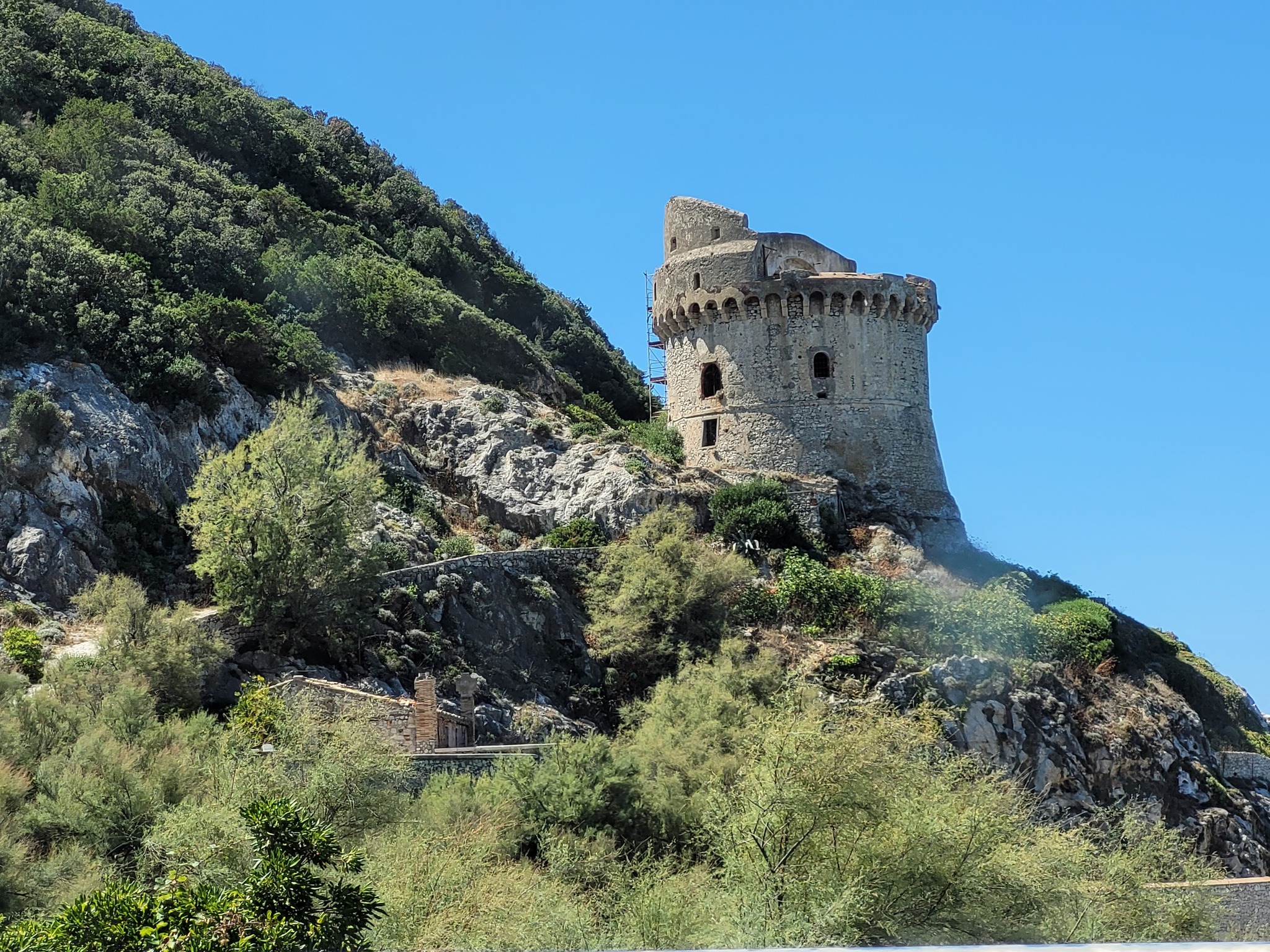 Sunny Italy in your feed - My, Italy, Summer, Sea, Palm trees, Vacation, The rocks, Seafood, Italian food, Roman holiday, Longpost, Sunset, The mountains, Pizza, Winery