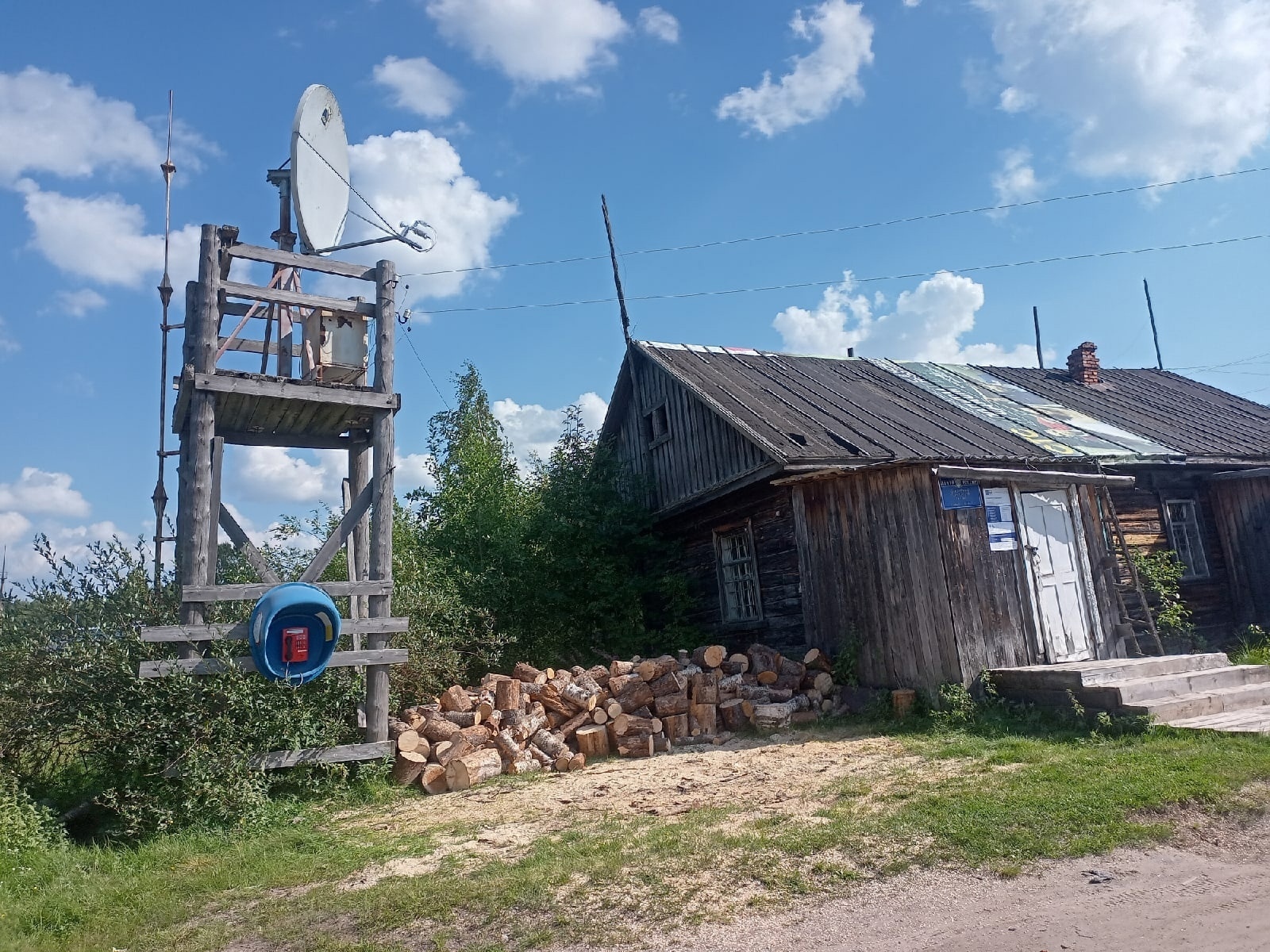 Таксофоны в городах и деревнях | Пикабу