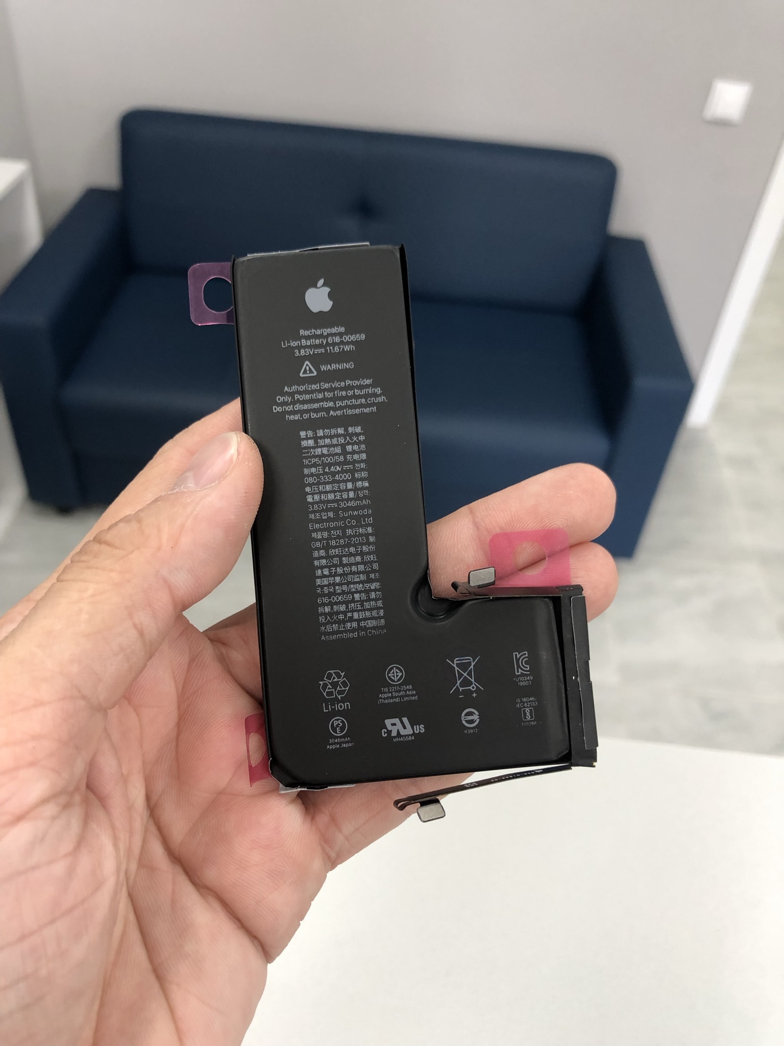 Iphone 11 pro battery replacement. no error) - My, iPhone, Apple, iPhone 11, Ремонт телефона, Rukozhop, Smartphone, Mobile phones, Repair of equipment, Telephone, Battery, Welding, Longpost