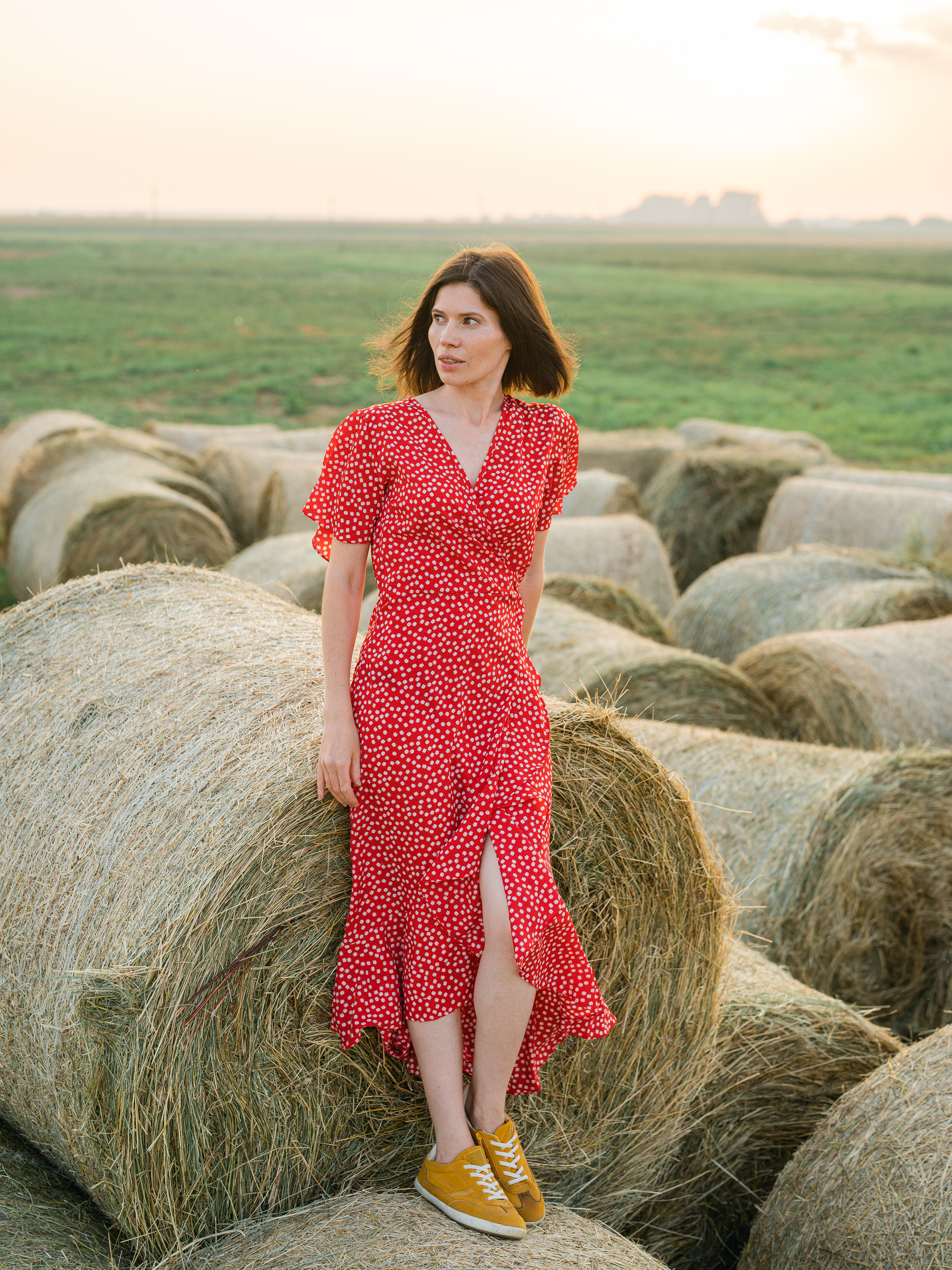 Summer, bales, a drop of smog on the horizon and just a beautiful girl - My, Nature, The photo, Photographer, Sony, 50mm, Lukhovitsy, Catchers, Girls, Portrait, Longpost, Moscow region