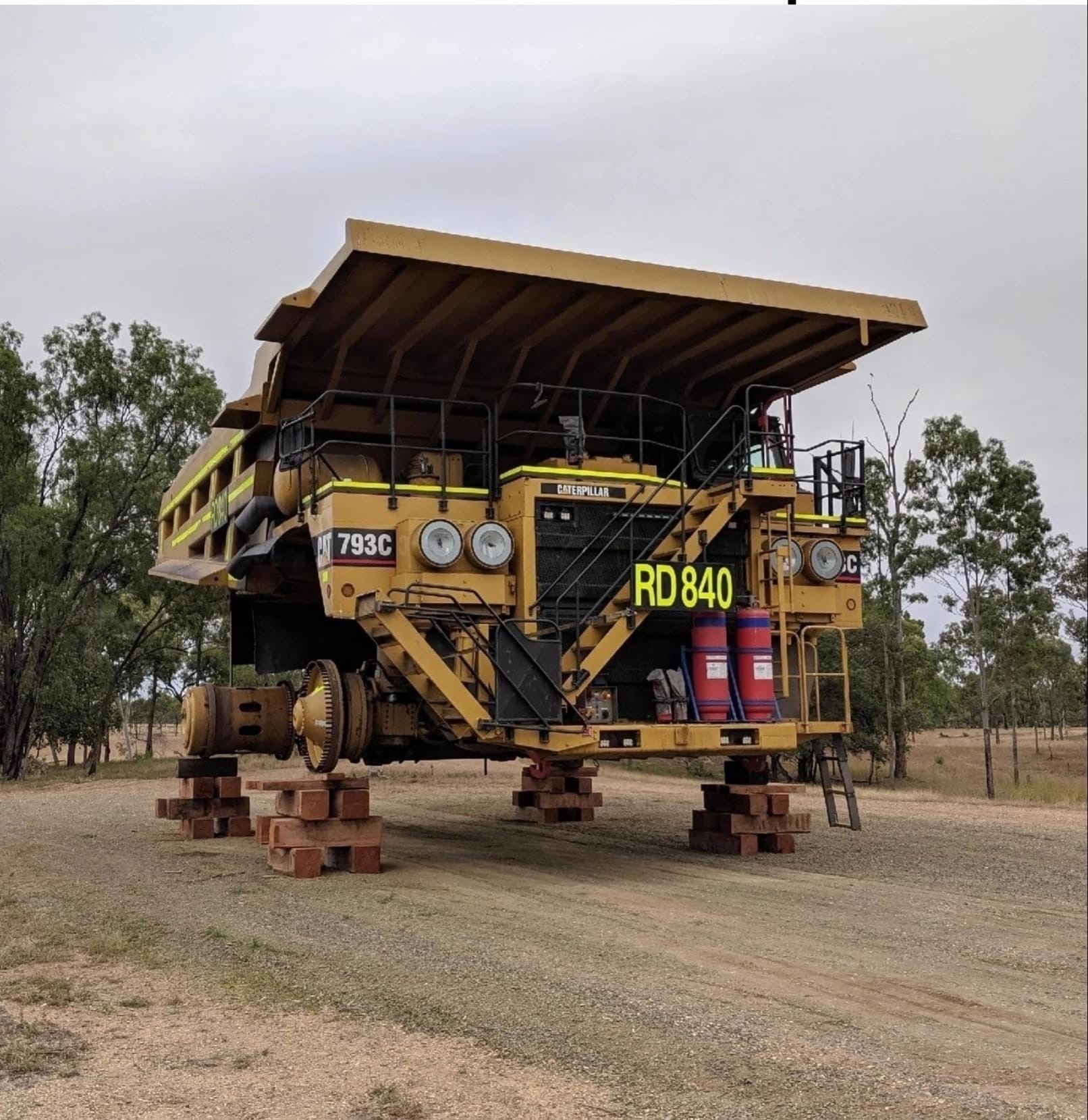 Когда заехал в опасный район - Юмор, Авто, Грузовик, Caterpillar