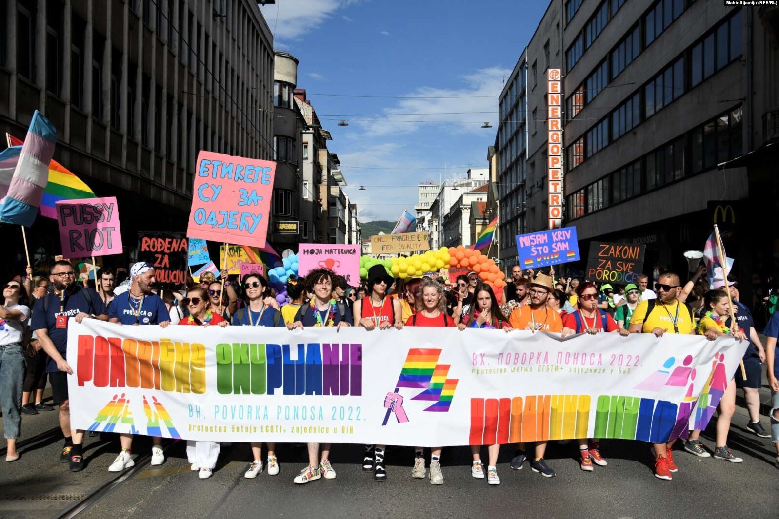 Европейские ценности на ЛГБТ Европрайде (Гей Параде) в Белграде. Несмотря  на протест Сербов | Пикабу