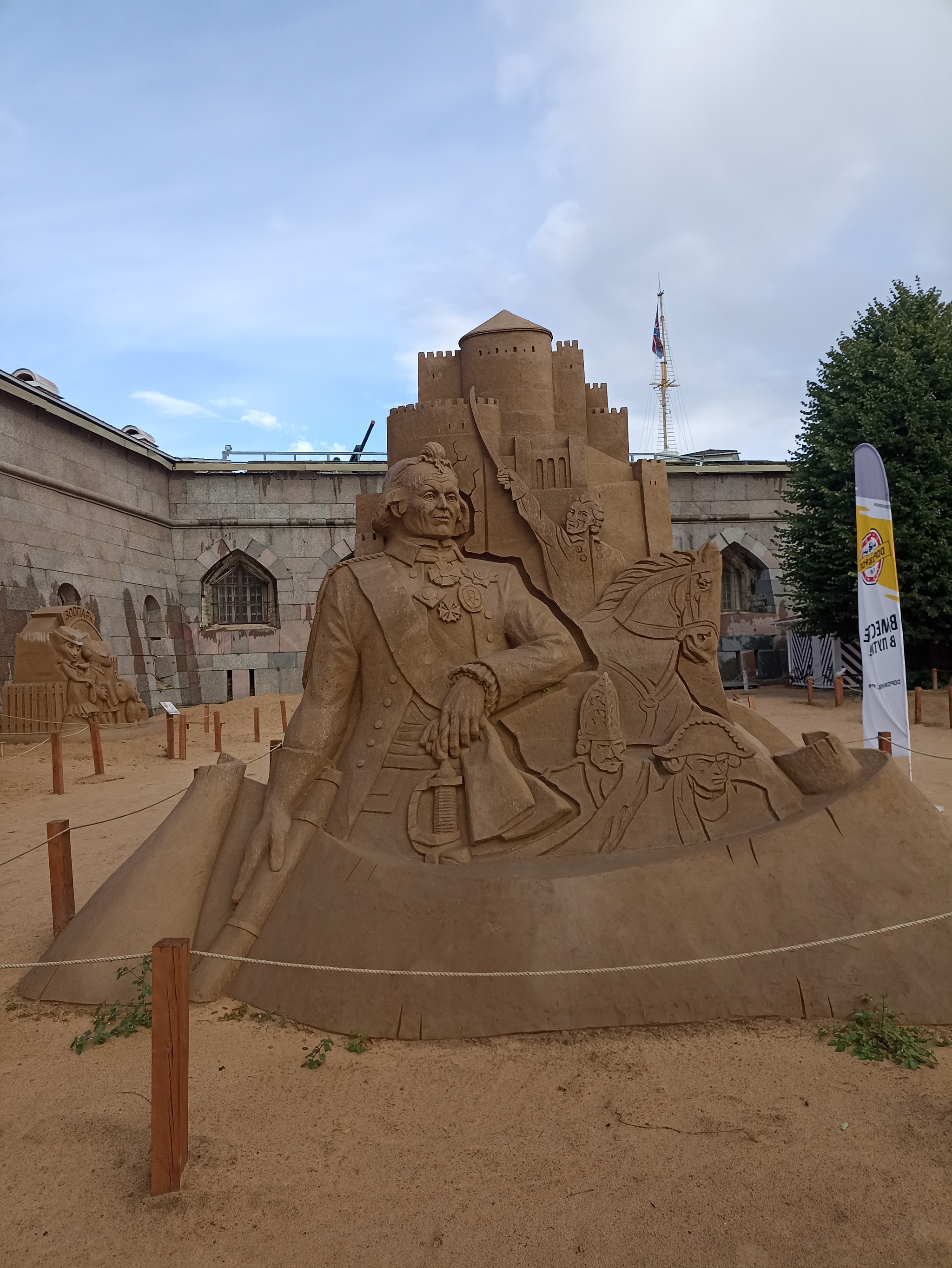 Песчаная скульптура в Петропавловке - Моё, Санкт-Петербург, Петропавловская крепость, Скульптура, Литература, Живопись, Фильмы, Виктор Цой, Андрей Тарковский, Наука, Космос, Длиннопост, Музыка