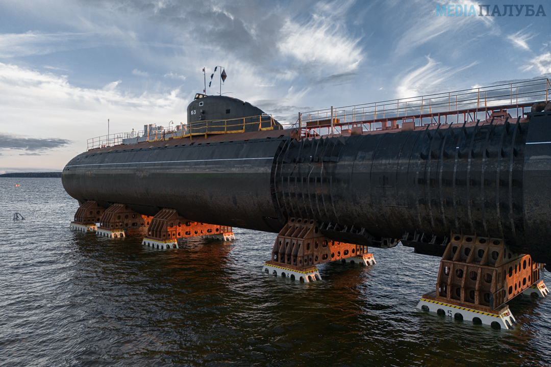 How the first Soviet nuclear submarine was loaded onto the Atlant barge to be sent to the museum - news, Russia, Kronstadt, the USSR, Nuclear submarine, Longpost, Museum