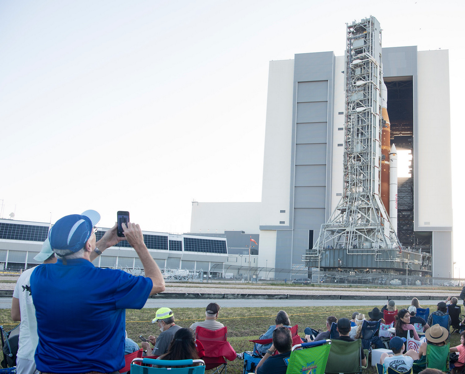 The rocket did not fly away, but promised to return. History of returning to the moon - Cosmonautics, NASA, Spacex, moon, Mars, Donald Trump, George Bush, Barack Obama, Sls, Longpost, Artemis (space program)