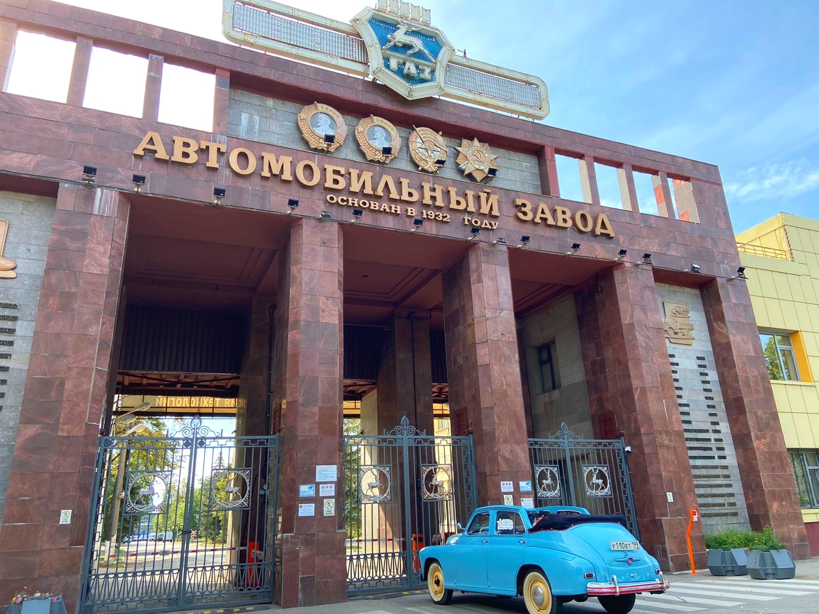 A good angle and a convertible - a favorite of the public! - My, The photo, Auto, Retro, Gaz M-20 Pobeda, Factory, Gas, Rally, Longpost, Reflection