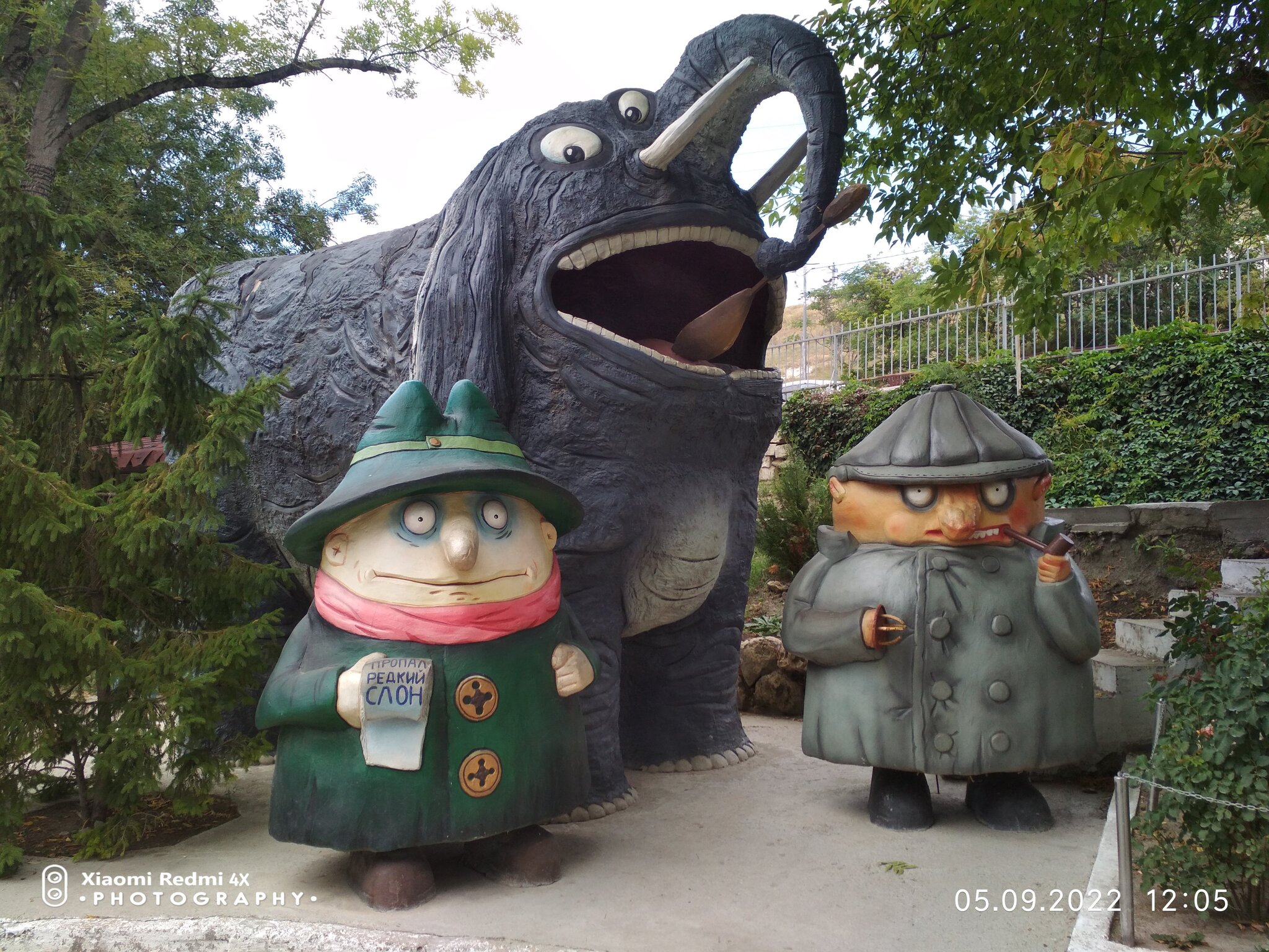 Got into a fairy tale - Travel across Russia, Sculpture, Characters (edit), Longpost, The investigation is being conducted by koloboks, Cheburashka, Leopold the Cat, Milota, The park, Cartoon characters, Soviet cartoons, Cartoons, Cyclist, Bakhchisarai, Travels, Story, Crimea, My