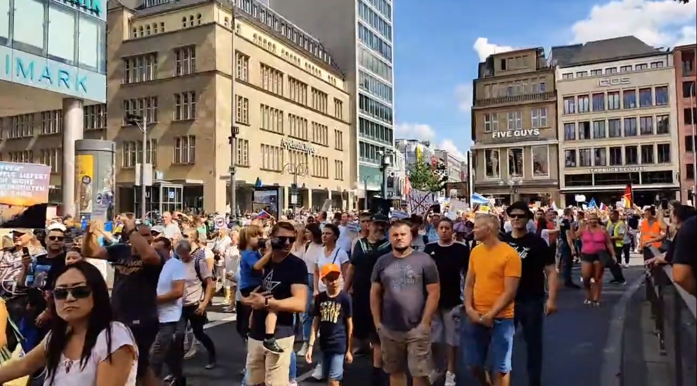 Continuation of the post Germany. In Cologne, a rally in support of Russia: Remove sanctions from Moscow, do not send weapons to Ukraine! - Politics, news, Media and press, European Union, Germany, Protest, West, NATO, The cathedral, Sanctions, Video, Youtube, Reply to post, Longpost, Koln