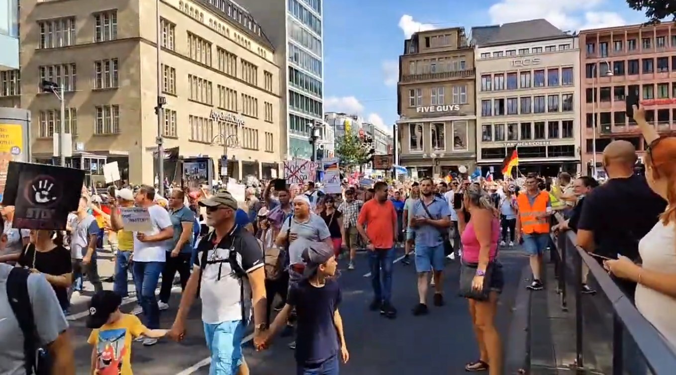 Continuation of the post Germany. In Cologne, a rally in support of Russia: Remove sanctions from Moscow, do not send weapons to Ukraine! - Politics, news, Media and press, European Union, Germany, Protest, West, NATO, The cathedral, Sanctions, Video, Youtube, Reply to post, Longpost, Koln