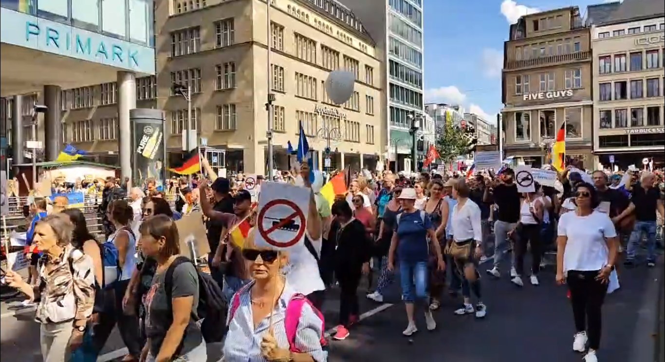 Continuation of the post Germany. In Cologne, a rally in support of Russia: Remove sanctions from Moscow, do not send weapons to Ukraine! - Politics, news, Media and press, European Union, Germany, Protest, West, NATO, The cathedral, Sanctions, Video, Youtube, Reply to post, Longpost, Koln