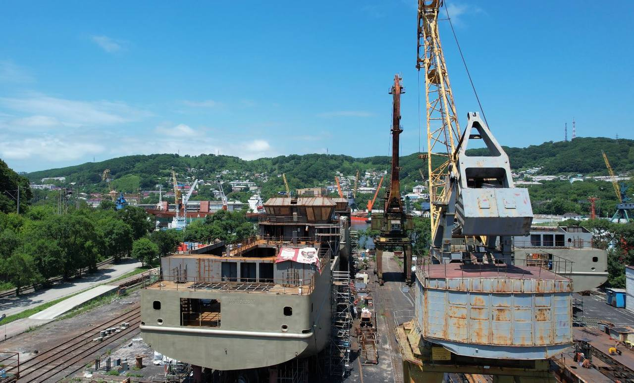 In Nakhodka, the first crab fish of the ССа5712LS project was launched. Build 8 pcs. The main engines have already been loaded on 6 ships - news, Russia, Shipbuilding, Krabolovy, Find, Longpost