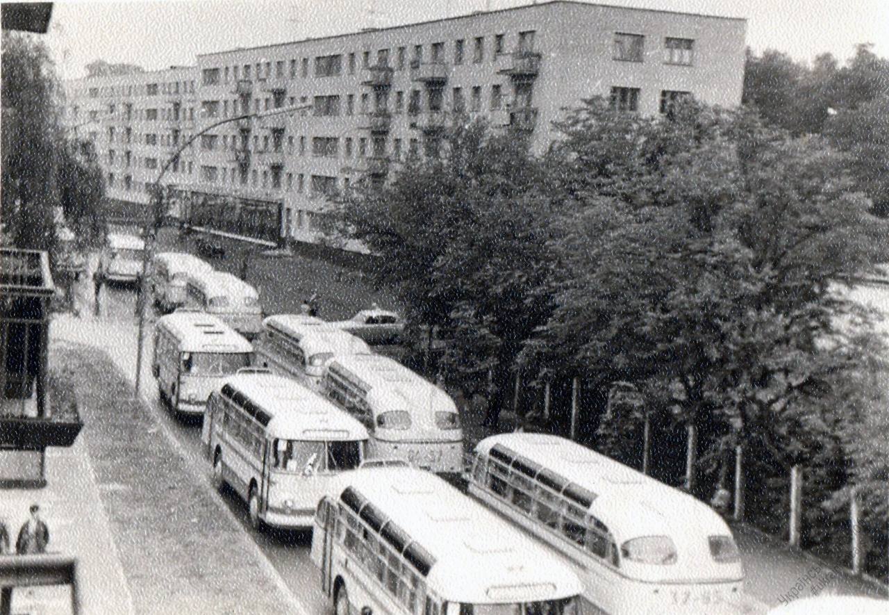 Хороший автобус, только двери узкие - Транспорт, Автобус, Лаз 695Н, Фотография, СССР, 60-е, Длиннопост