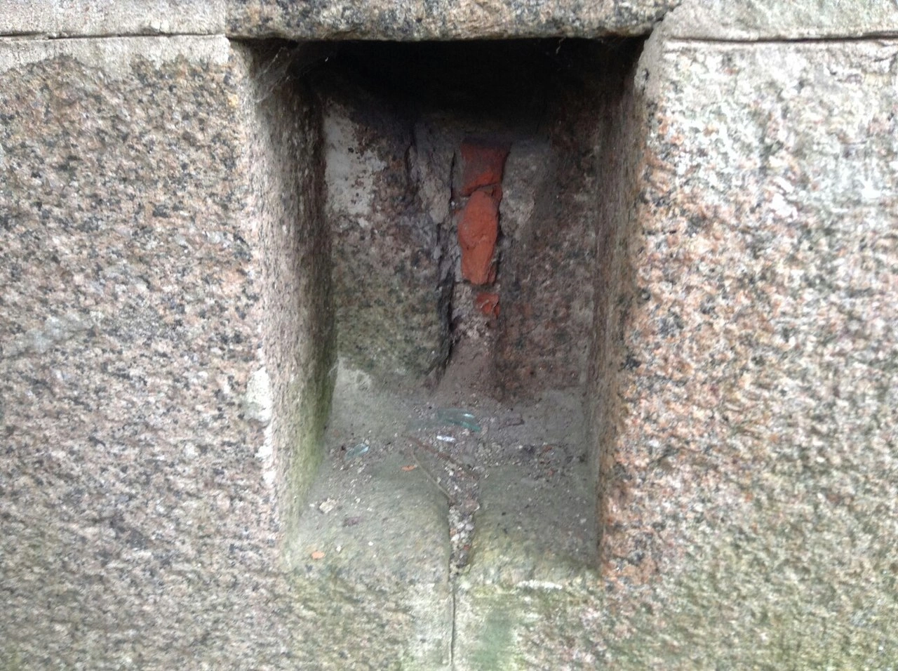 Strange niche in the wall - Niche, Granite