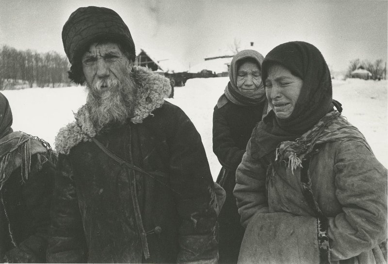 Жители подмосковной Истры после освобождения, декабрь 1941 - Старое фото, Черно-белое фото, Истра, История России, История СССР, Подмосковье, Великая Отечественная война