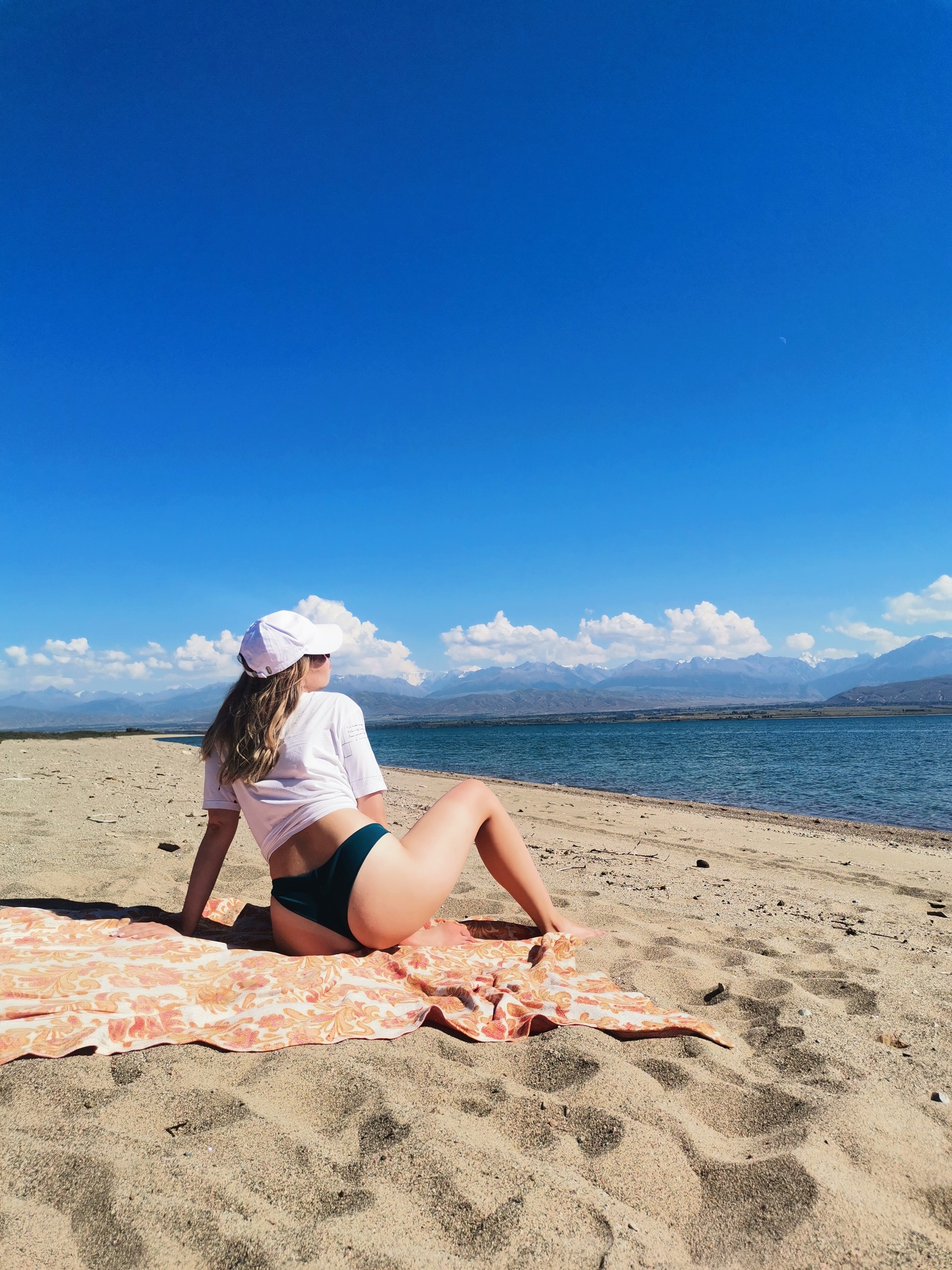 Issyk-Kul - NSFW, My, Girls, Issyk-Kul, Nature, Booty, The horizon is littered, Longpost, Mobile photography