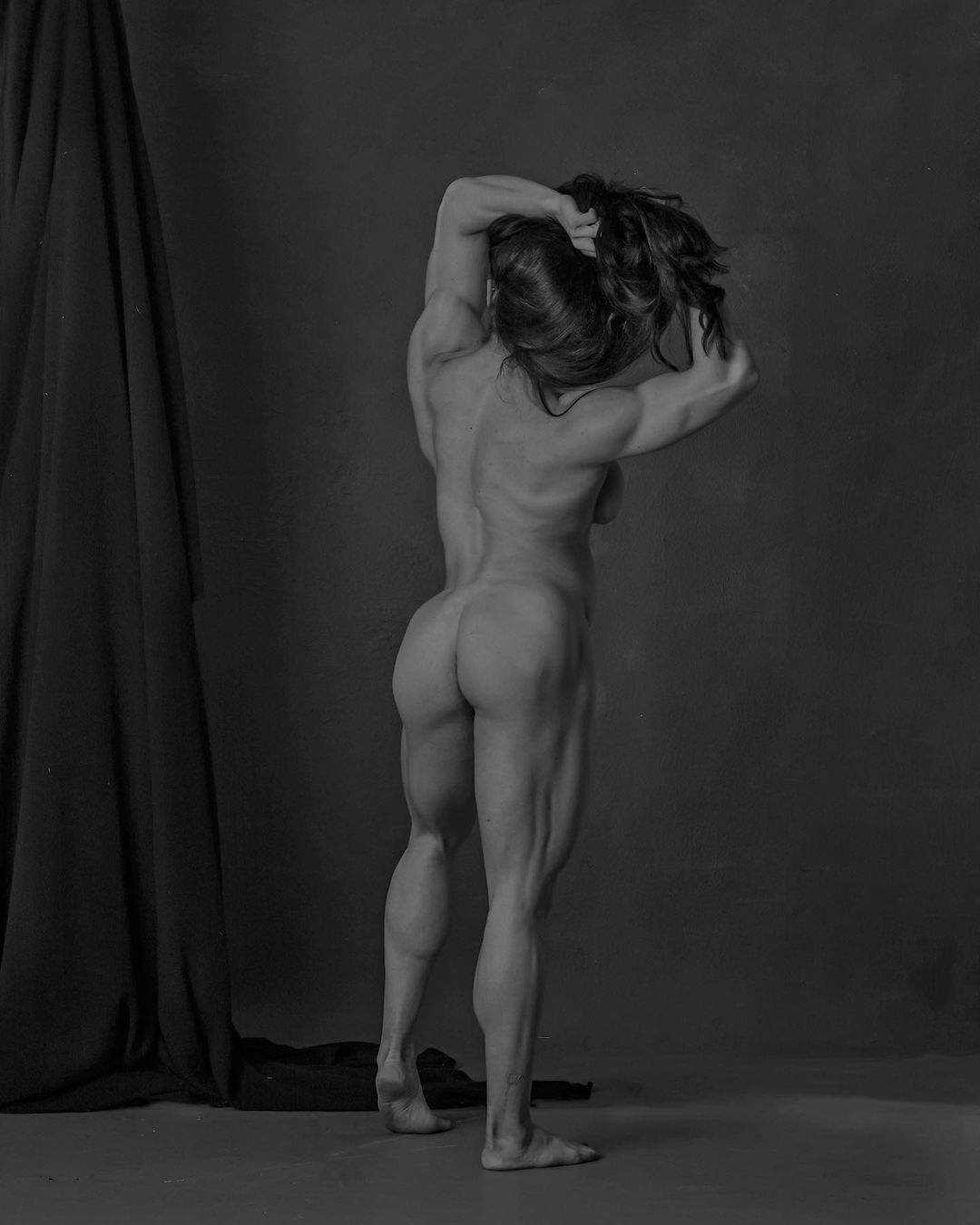 Taylor Mauro - NSFW, Bodybuilders, Sports girls, Strong girl, Booty, Torso, Black and white photo, The photo, Black and white, Back, Longpost, Taylor Mauro, Girls