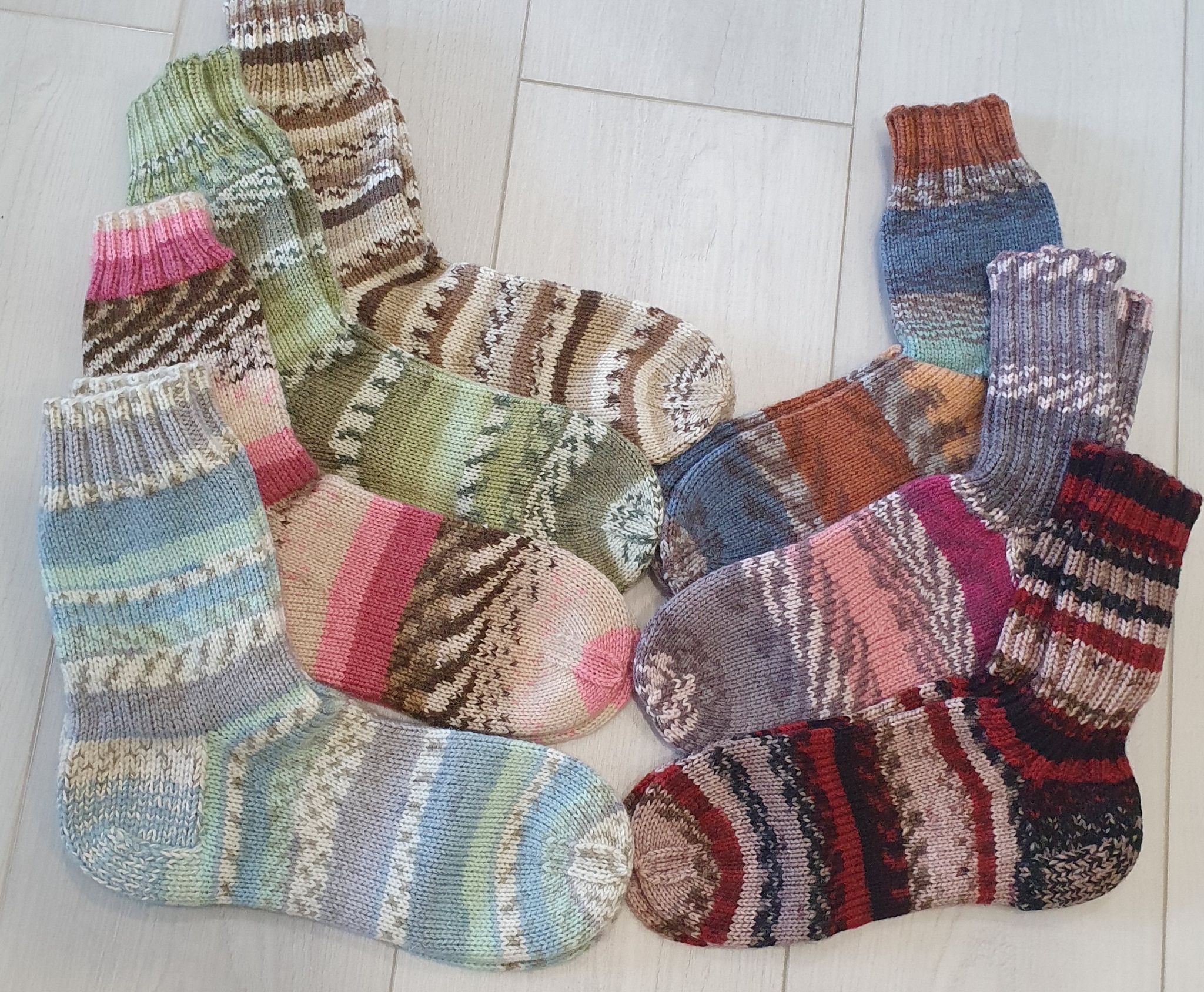 Based on a wave of posts about work done too quickly - My, Life stories, Reply to post, Handmade, Socks, Text