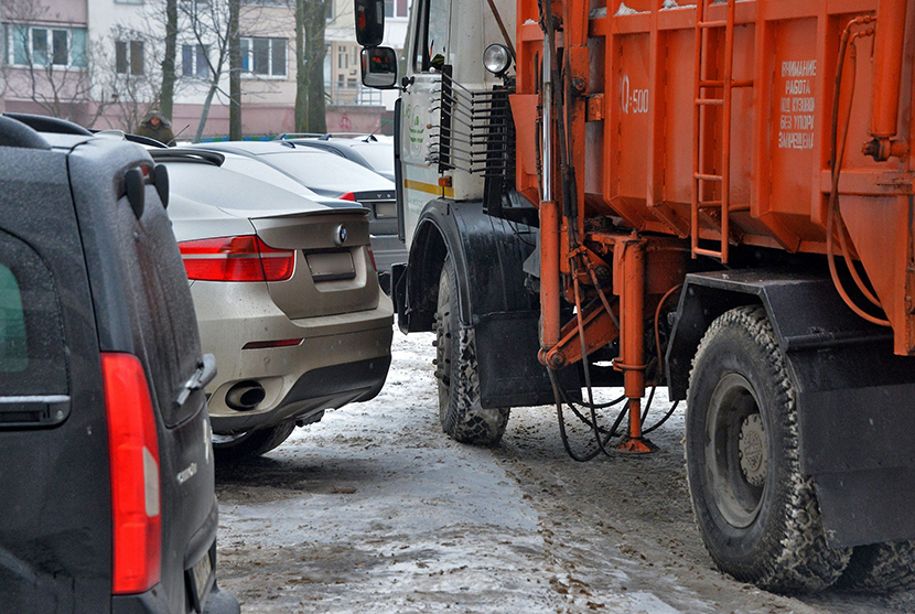 Бойся контакта. Где не стоит парковать автомобиль - Моё, Интересное, Полезное, Автомобилисты, Машина, Авто, Неправильная парковка, Дефицит, Место, Мое место, Водитель, ГИБДД, ПДД, Нарушение ПДД, Длиннопост, Парковка