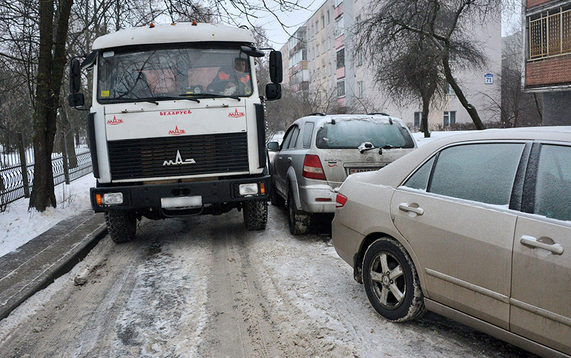 Бойся контакта. Где не стоит парковать автомобиль - Моё, Интересное, Полезное, Автомобилисты, Машина, Авто, Неправильная парковка, Дефицит, Место, Мое место, Водитель, ГИБДД, ПДД, Нарушение ПДД, Длиннопост, Парковка