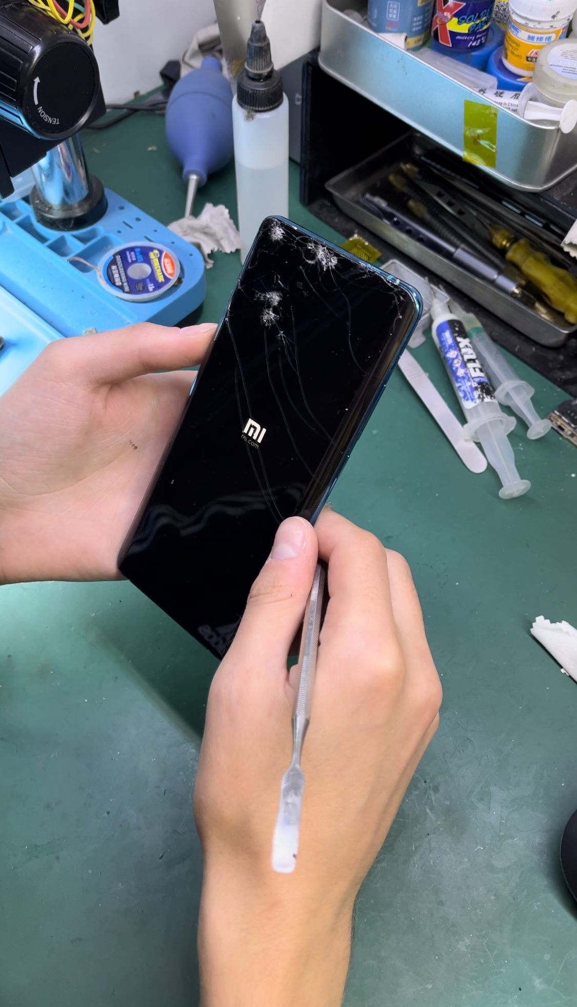 Ultra-fast glass replacement for Xiaomi mi note 10pro. - My, Moscow, Ремонт телефона, Glass replacement, Xiaomi, Humor, Screen replacement, GIF, Longpost, Mi Note 10