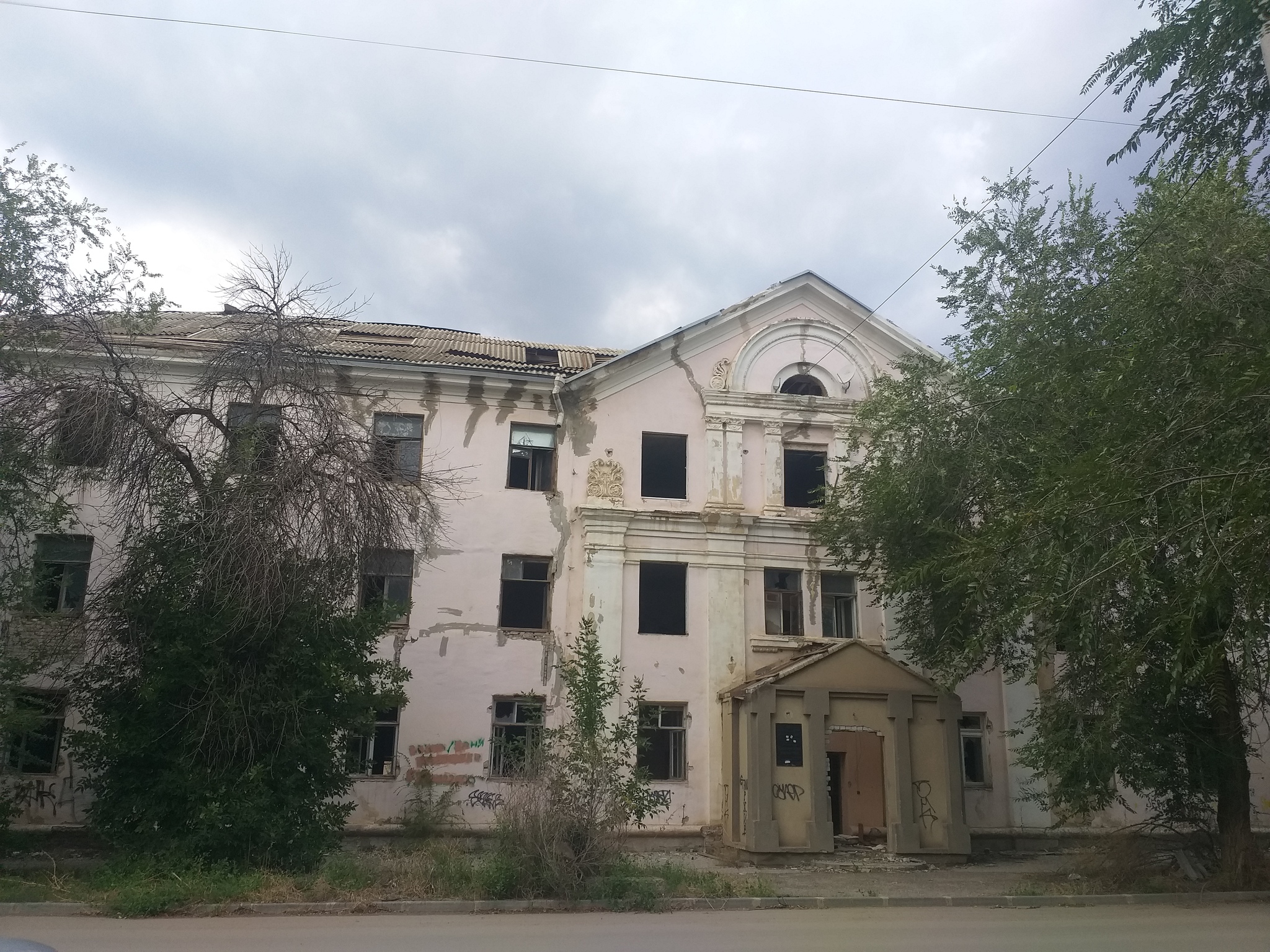 Beautiful in destruction - My, Old houses, Silence, Story, Stalinist architecture, Longpost