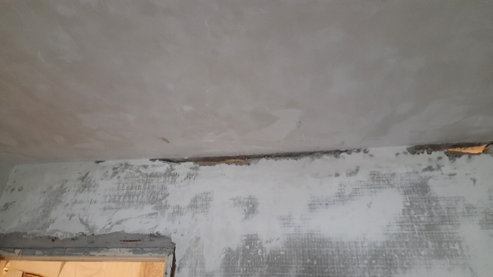 Шов между стеной и потолком | Пикабу