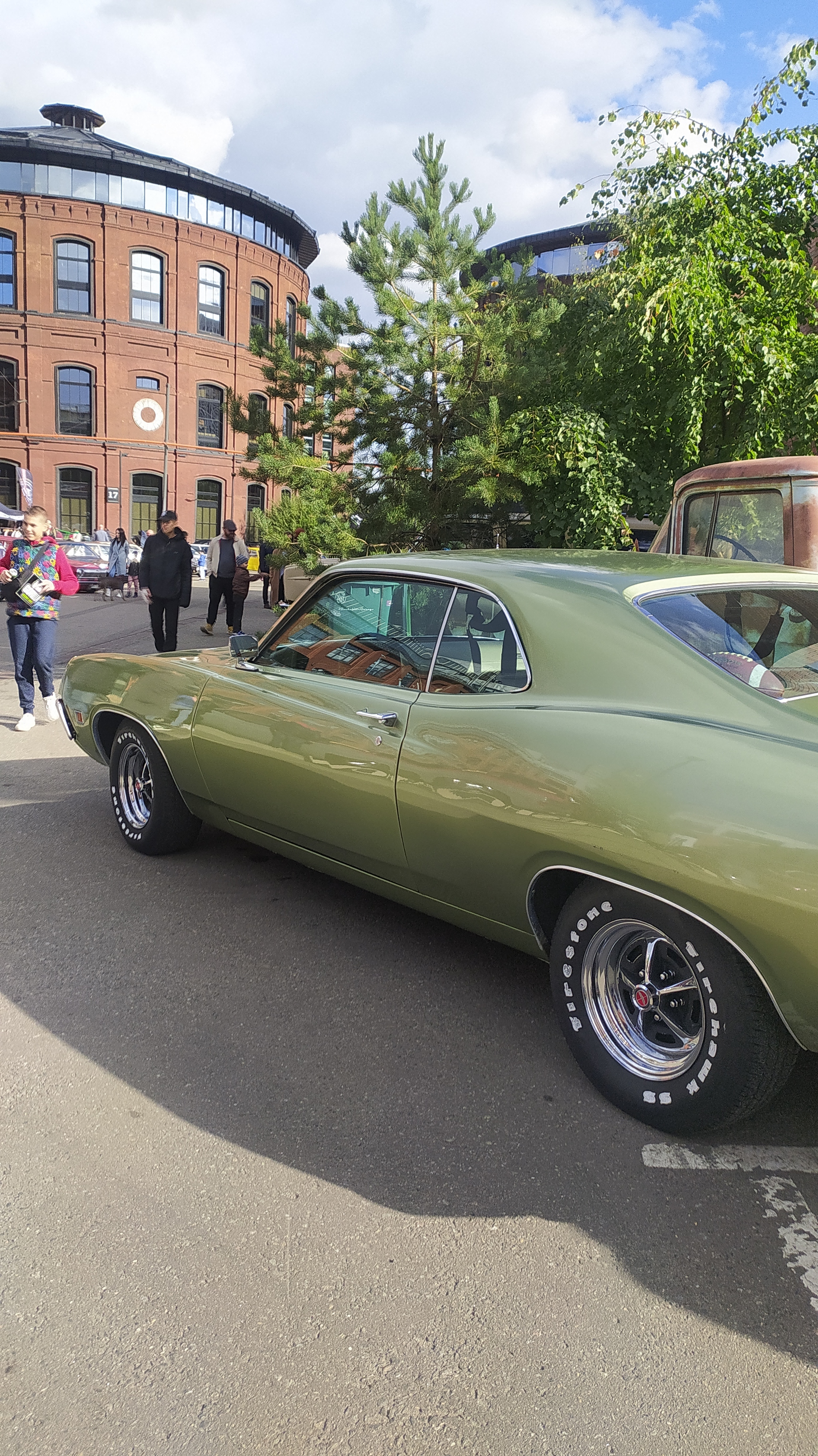 OldsCoolShow 2022 в Москве на территории завода Арма - Muscle car, Мустанг, Cadillac, Chevrolet, Москвич, АвтоВАЗ, Торино, Ford torino, Ретро, Ретроавтомобиль, Ретротехника, Длиннопост, Импала