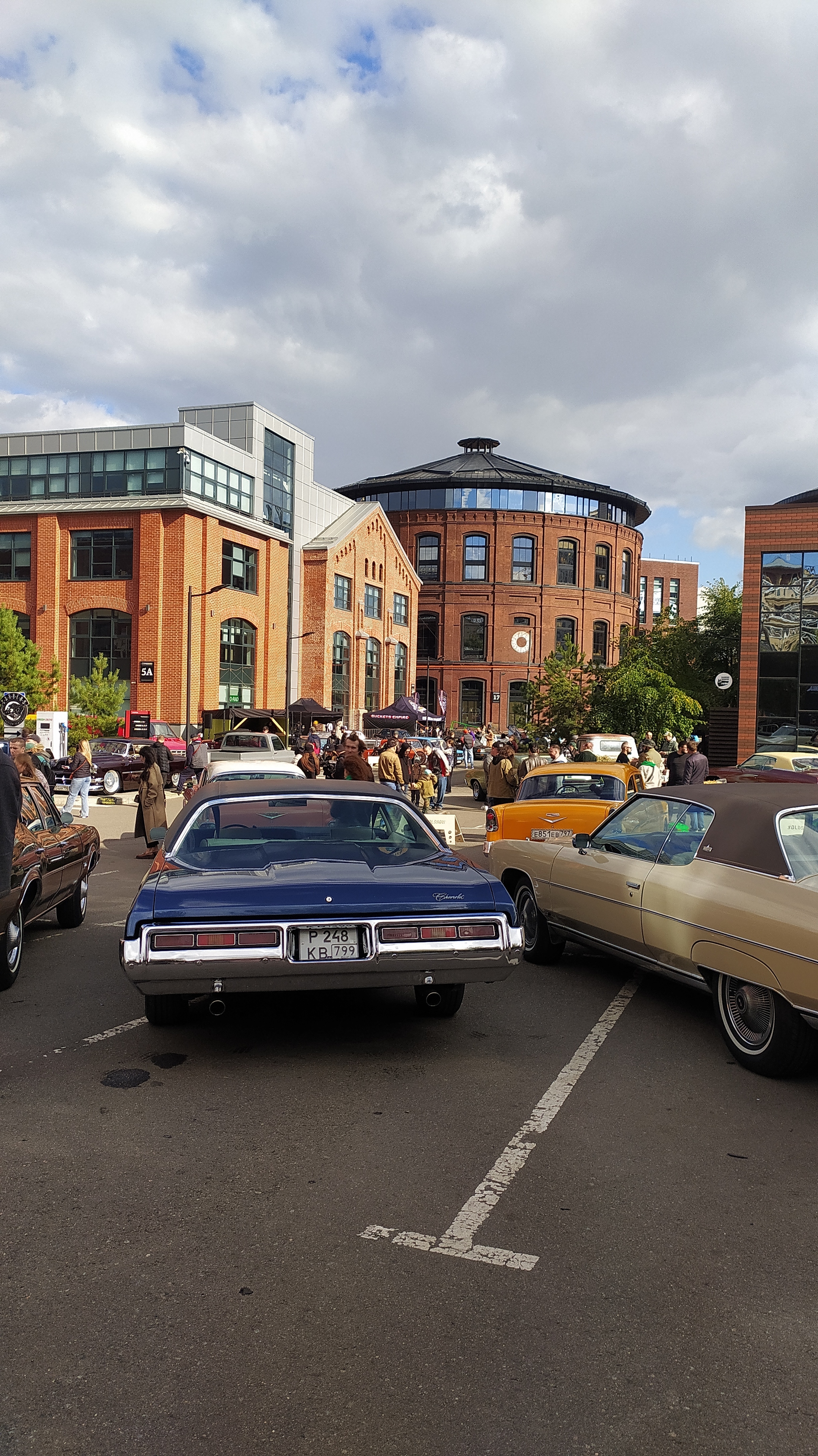 OldsCoolShow 2022 в Москве на территории завода Арма - Muscle car, Мустанг, Cadillac, Chevrolet, Москвич, АвтоВАЗ, Торино, Ford torino, Ретро, Ретроавтомобиль, Ретротехника, Длиннопост, Импала