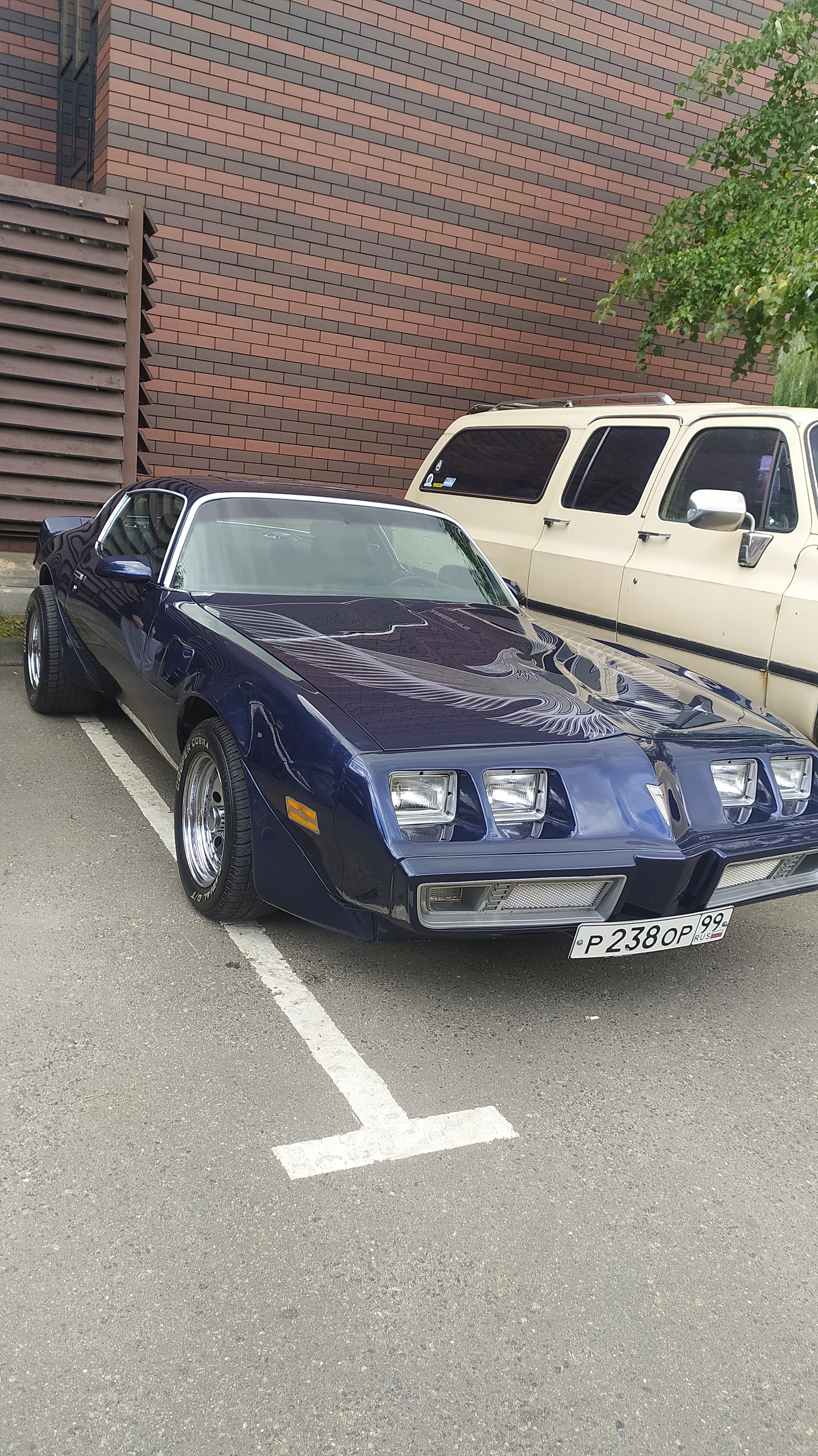 OldsCoolShow 2022 в Москве на территории завода Арма - Muscle car, Мустанг, Cadillac, Chevrolet, Москвич, АвтоВАЗ, Торино, Ford torino, Ретро, Ретроавтомобиль, Ретротехника, Длиннопост, Импала