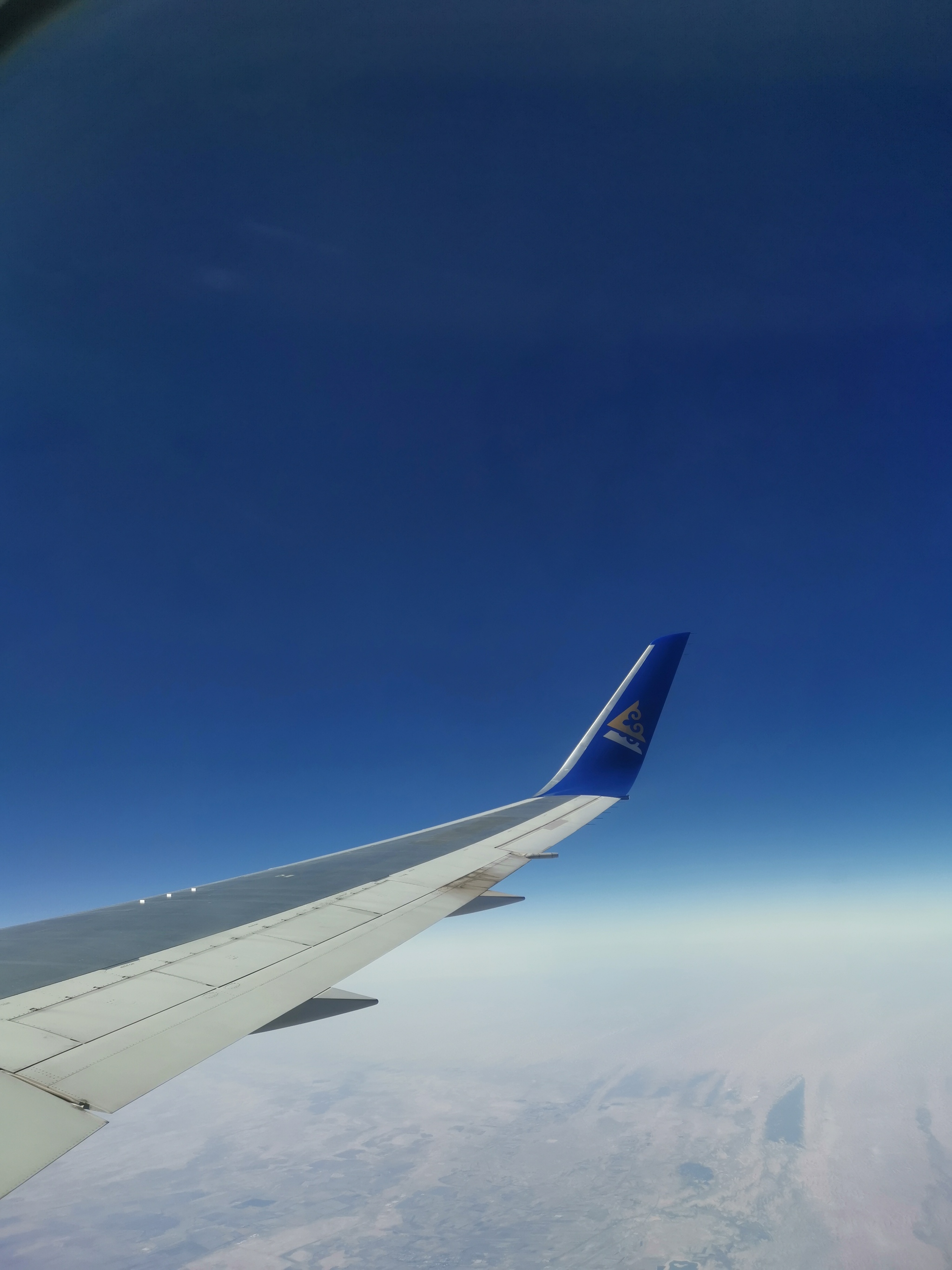 Why did the wing change color? - My, Airplane, Wings, Physics, Aviation, Flight, Longpost