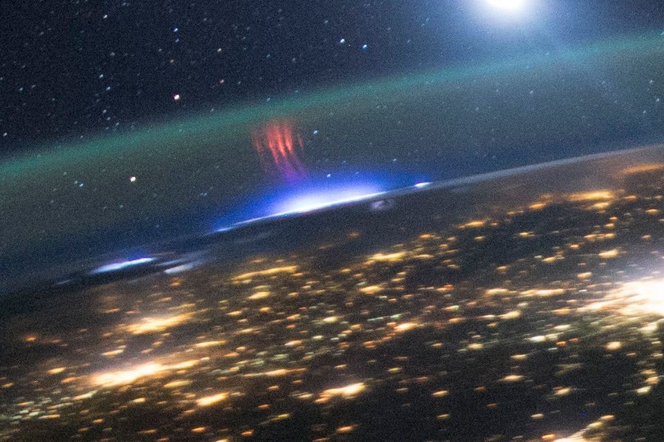 Sprites, Elves and Blue jets are rare lightning in the upper atmosphere - Red sprites, Elves, Jet, Lightning, Mesosphere, Planet Earth, Video, Longpost, Atmospheric phenomenon