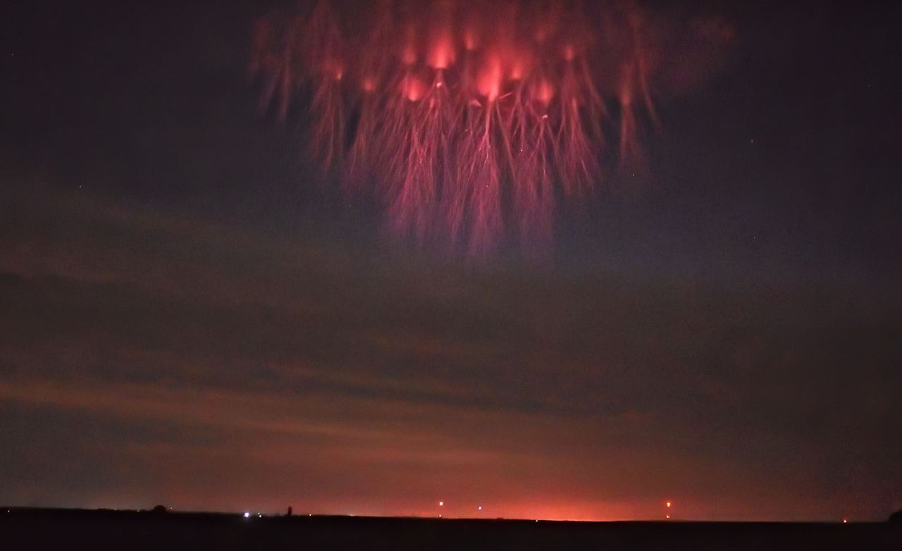 Sprites, Elves and Blue jets are rare lightning in the upper atmosphere - Red sprites, Elves, Jet, Lightning, Mesosphere, Planet Earth, Video, Longpost, Atmospheric phenomenon