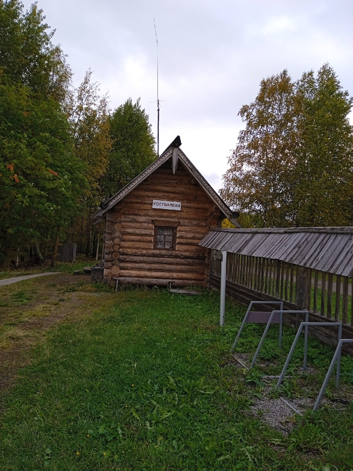 - Hut, hut! Turn your back to the forest, to me... - My, Izba, Rosgvardia, The photo