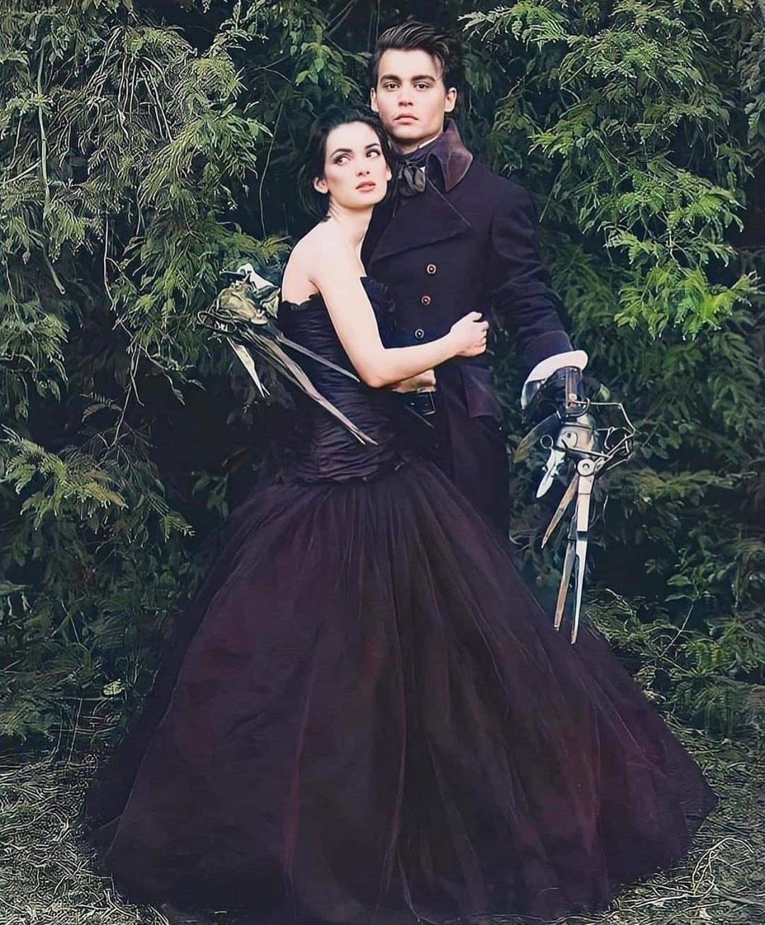 Promotional photo of Johnny Depp and Winona Ryder for the film Edward Scissorhands, 1990 - Edward Scissorhands, Winona Ryder, Johnny Depp