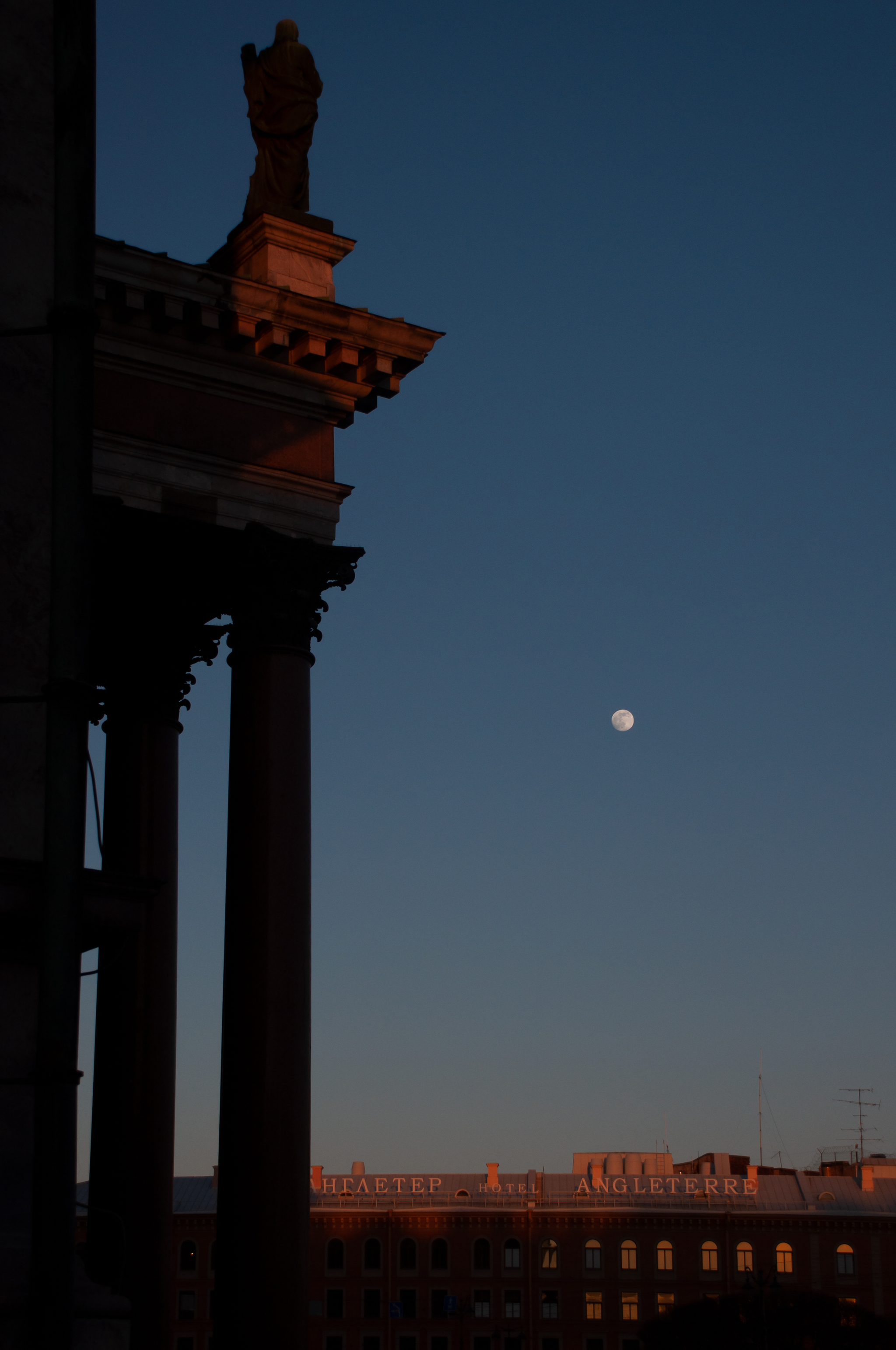 Evening view of Angleterre - My, Saint Petersburg, Angleterre, Saint Isaac's Cathedral, moon, The photo, Evening, Sunset, Melancholy