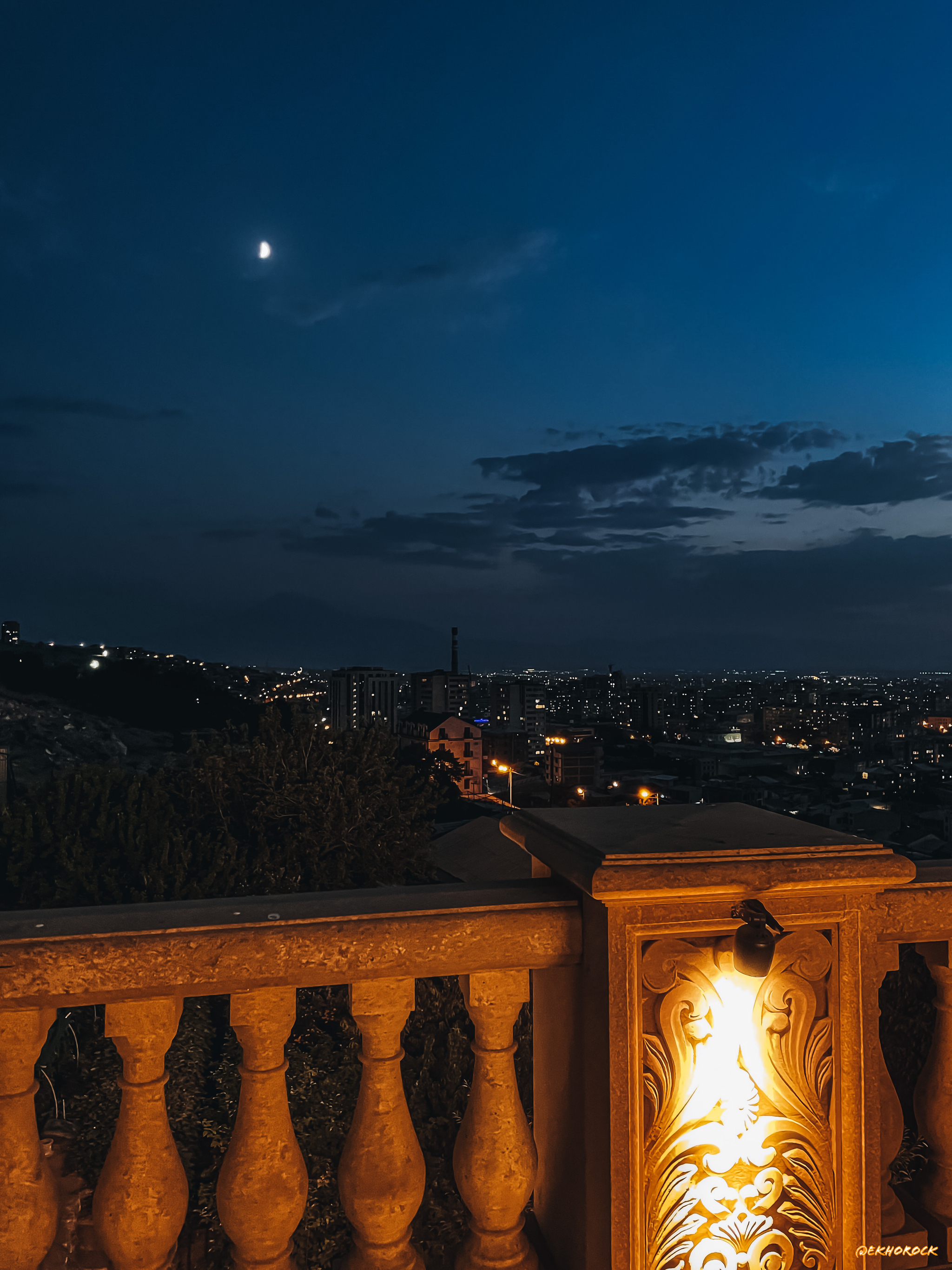 Moon over night Yerevan - My, moon, Sky, Night, Landscape, Town, Yerevan, Armenia, Mobile photography, Night city