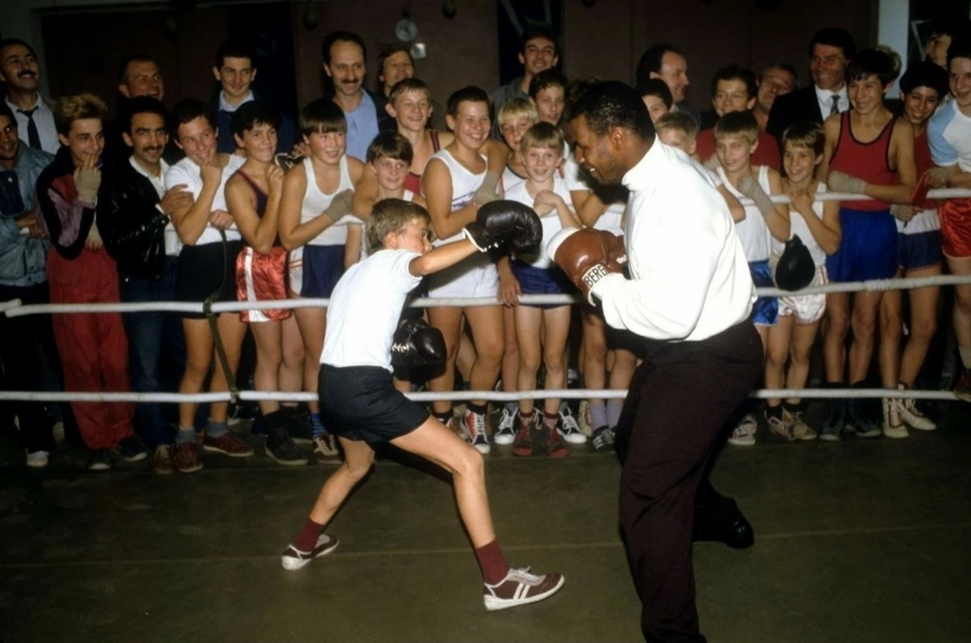 Mike Tyson at the Moscow Boxing School 1988 - The photo, Old photo, Mike Tyson, Boxing, the USSR, 80-е