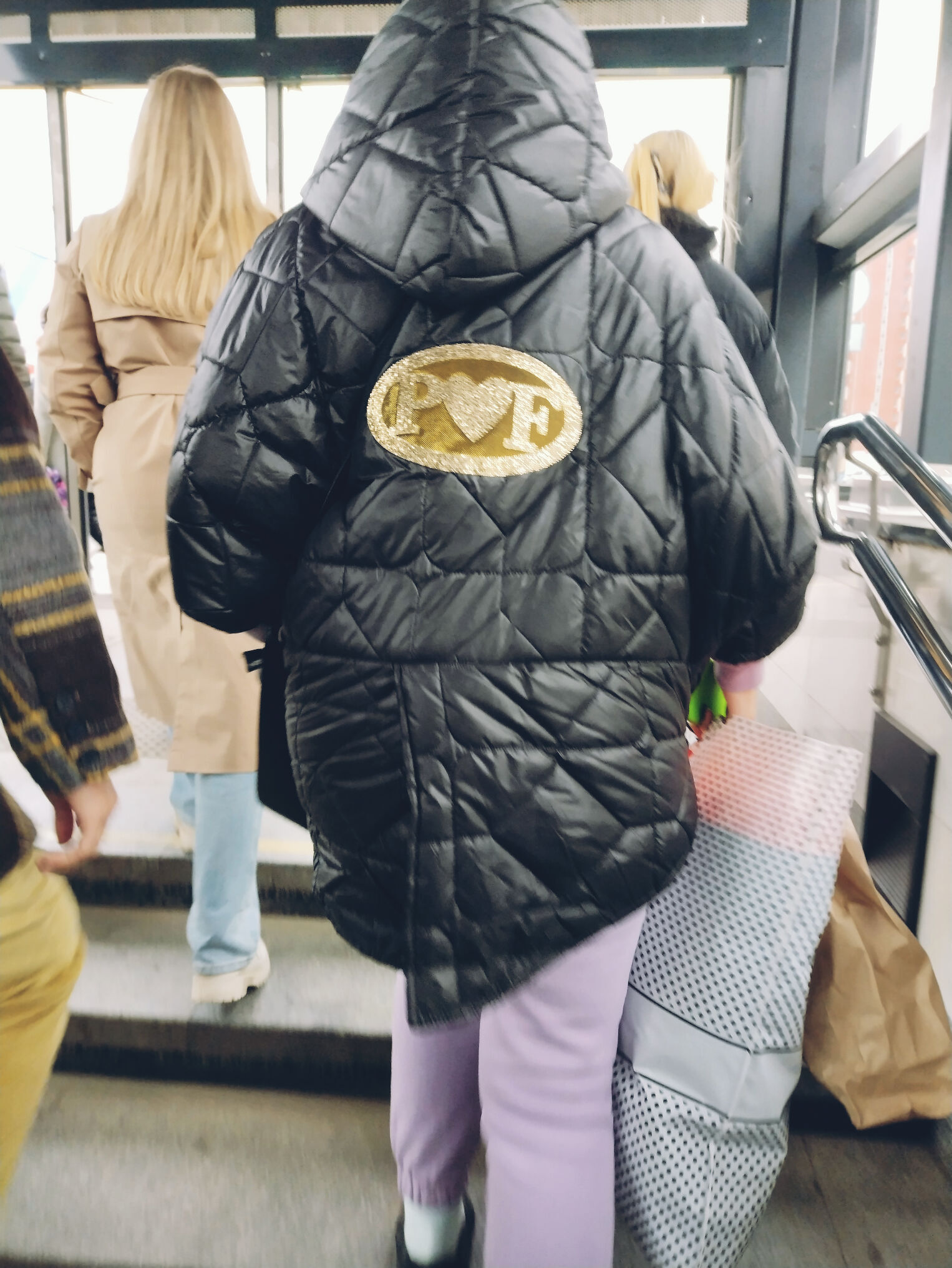 Мода в метро. Номер 3. subway fashion | Пикабу