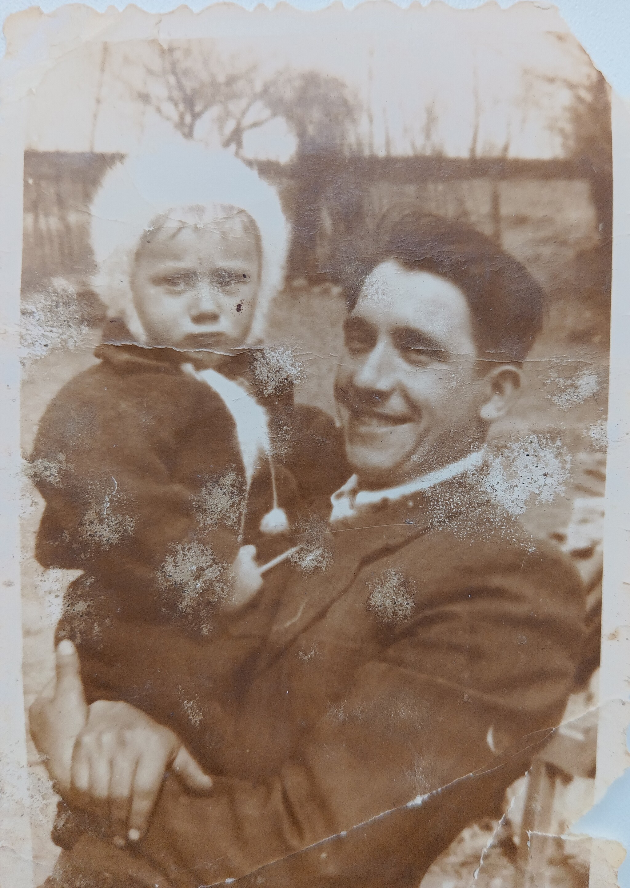 My Father born in 1959 in the arms of my Grandfather - My, Old photo, Parents and children