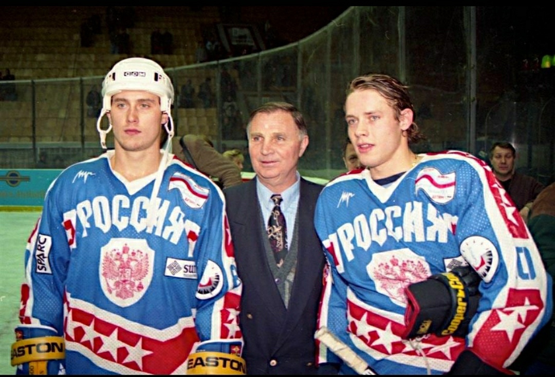 hockey stars - The photo, Old photo, Hockey players, Тренер, Pavel Bure, 90th, Russia, Text