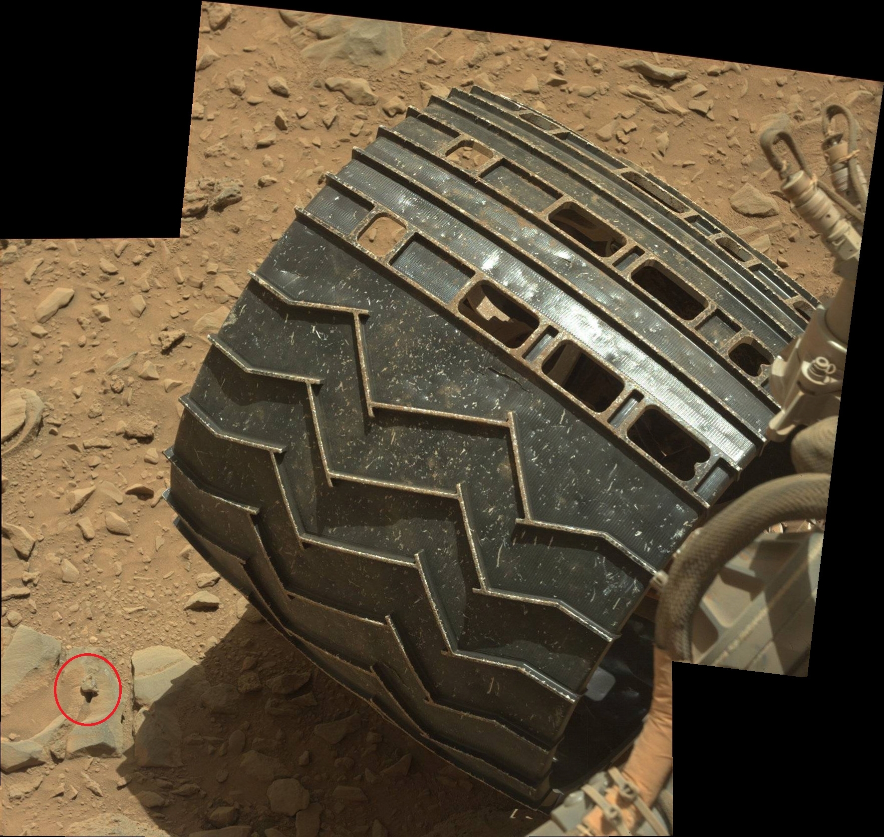 Interesting artifact on Mars - Mars, Artifact, Curiosity, Rover, Astrophysics, NASA