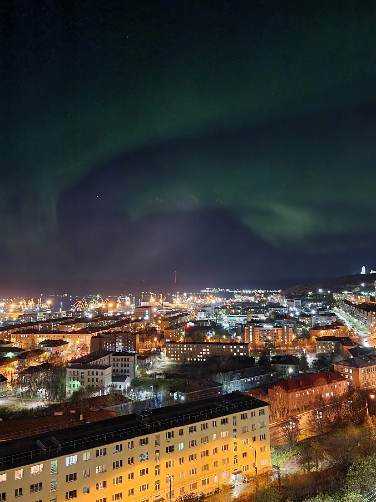 And outside the window Murmansk - Murmansk, The photo, Town