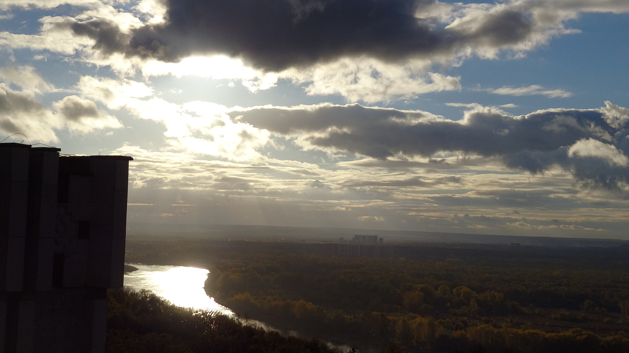 The city of ufa .sunset 08 10 2022. autumn colors - My, Bashkortostan, Blog, Southern Urals, The nature of Russia, The sun, Sky, Evening, Clouds, Bloggers, Autumn, Sunset, River, Weather, Climate, Birch, Rowan, Video, Longpost